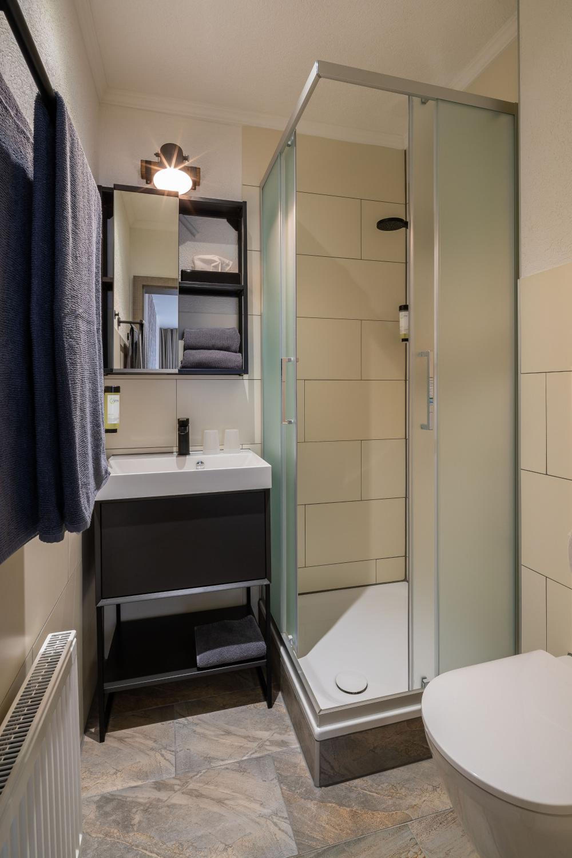 Double Room - Photo 5