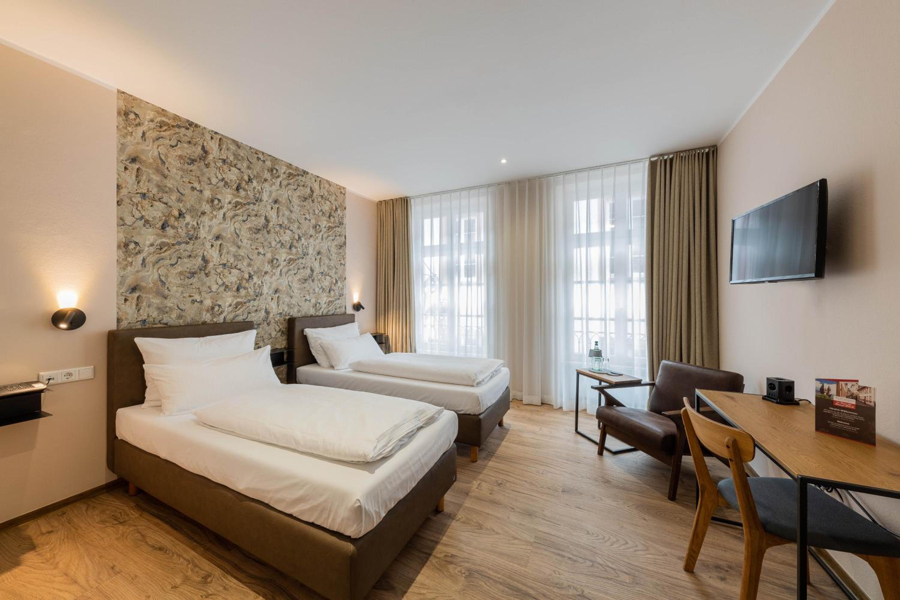 Standard Twin Room - Photo 7