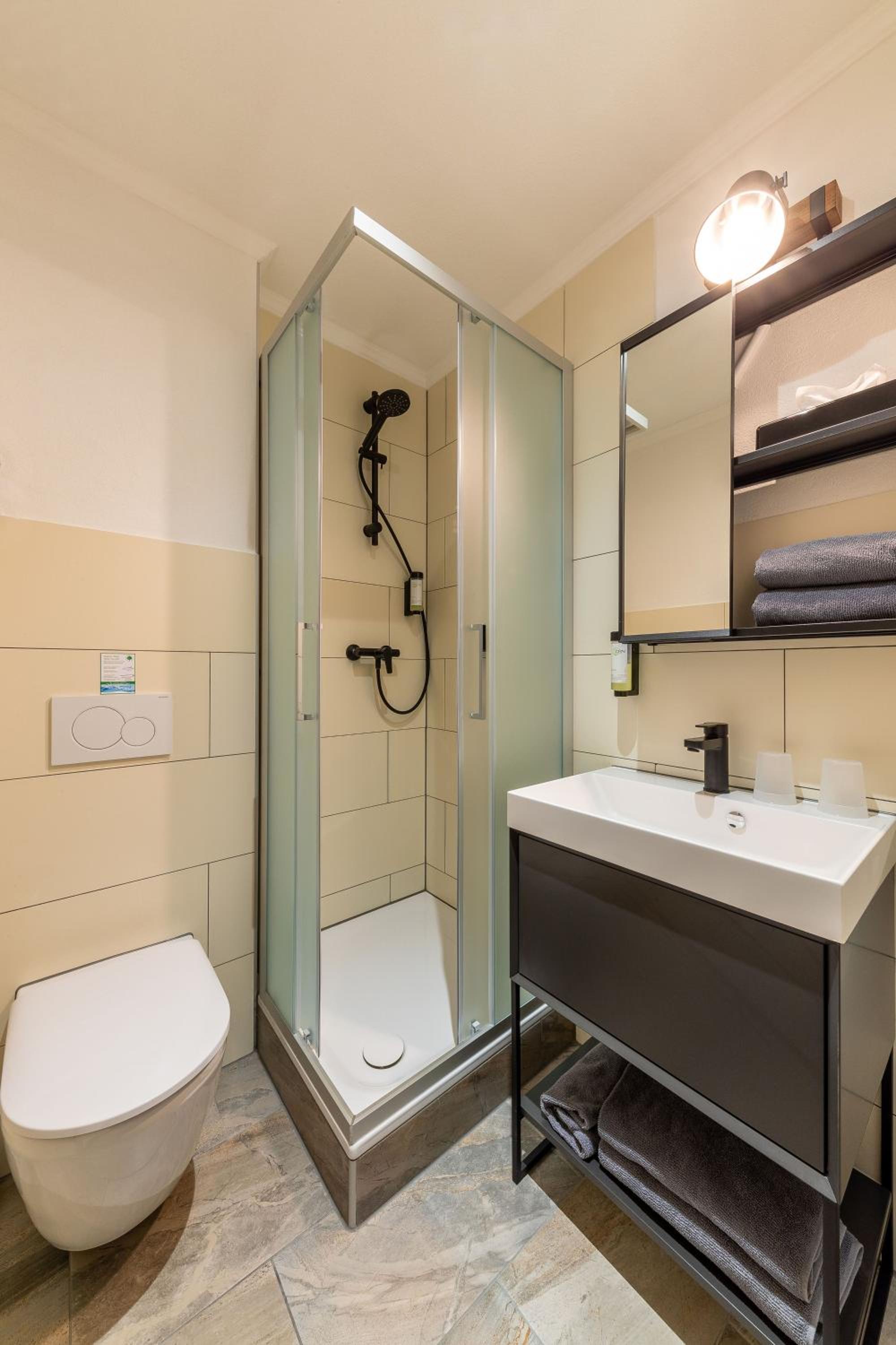 Standard Twin Room - Photo 5