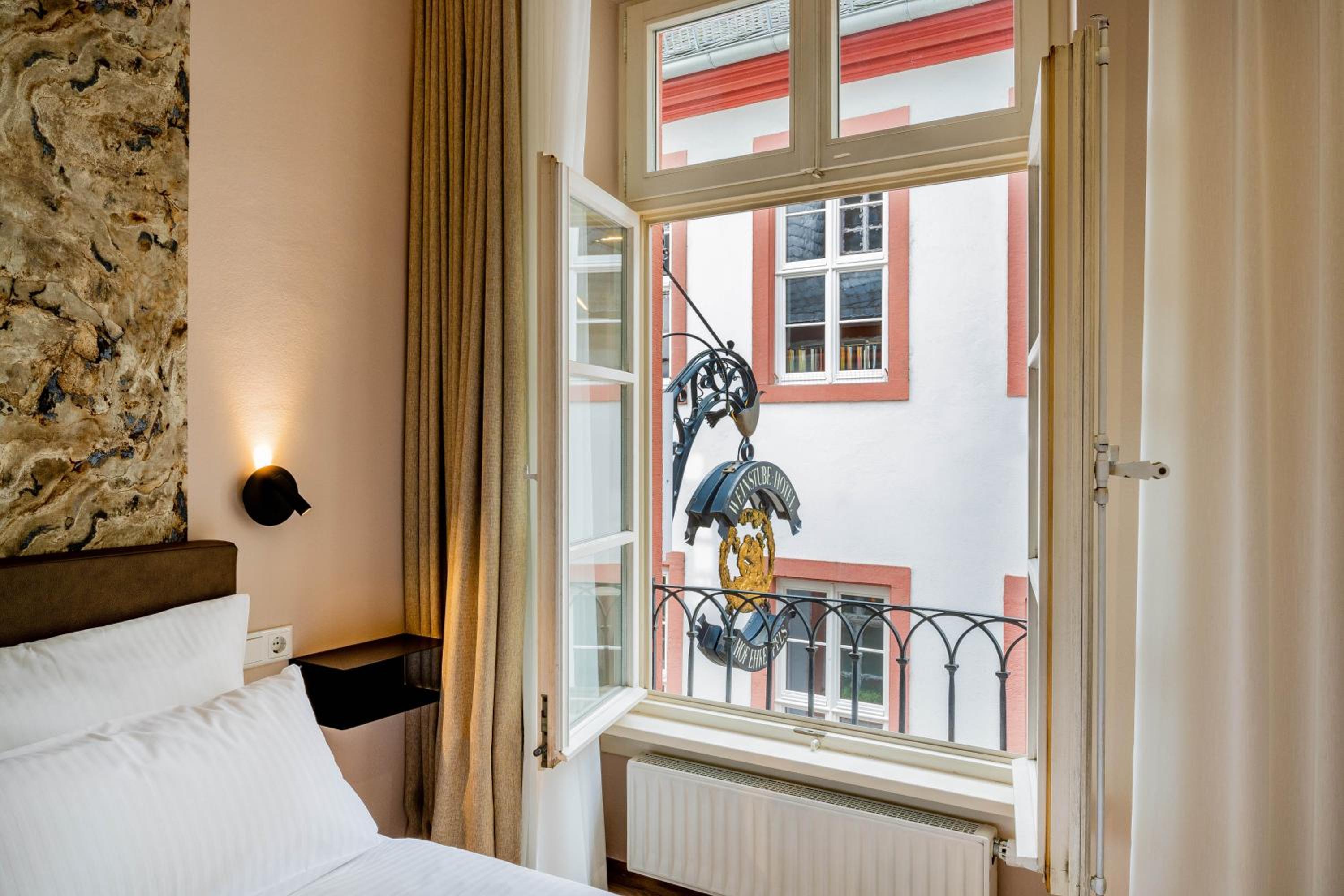 Standard Twin Room - Photo 8