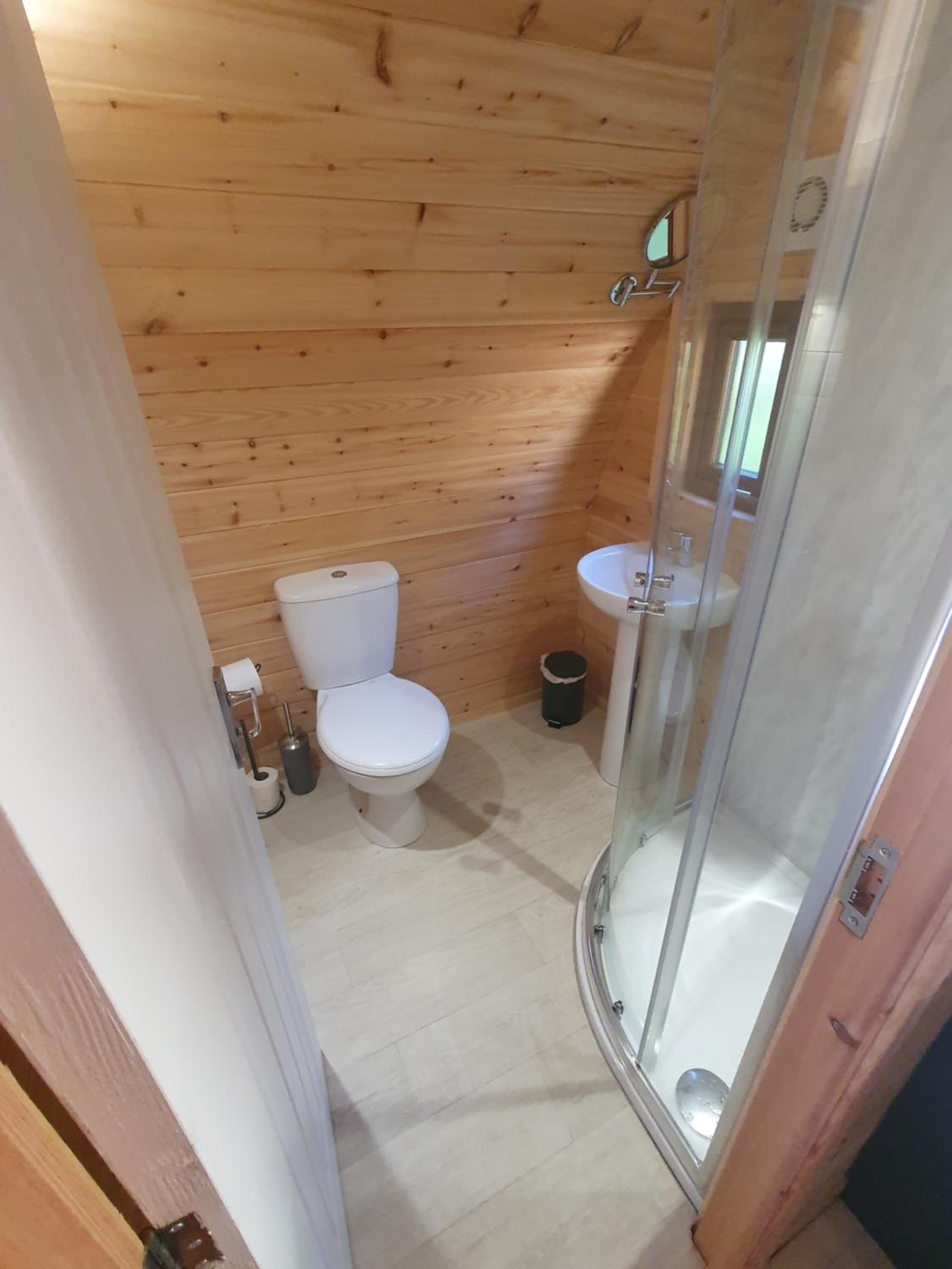 One-Bedroom Pod - Photo 5