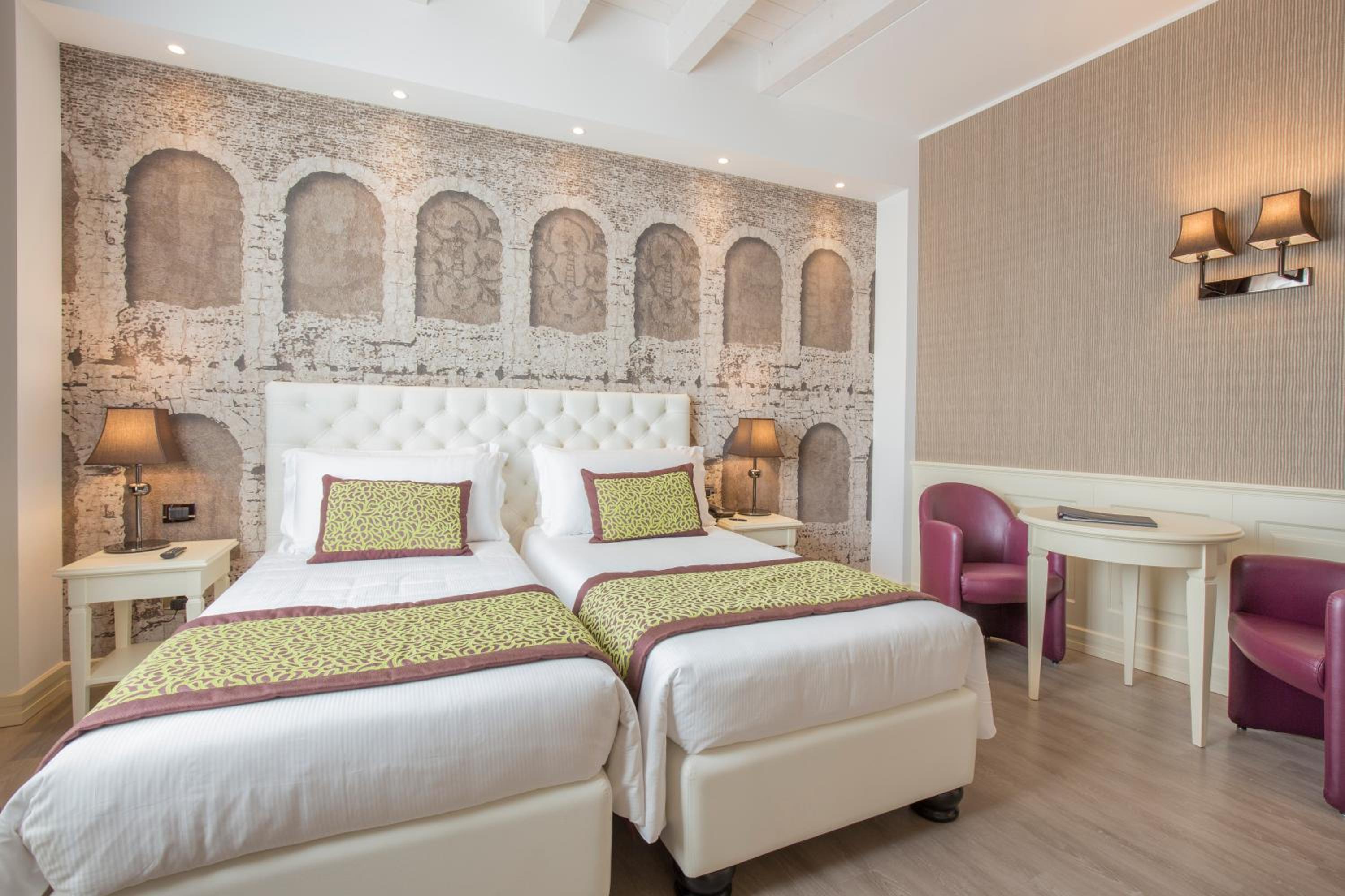 Deluxe Twin Room - Photo 1
