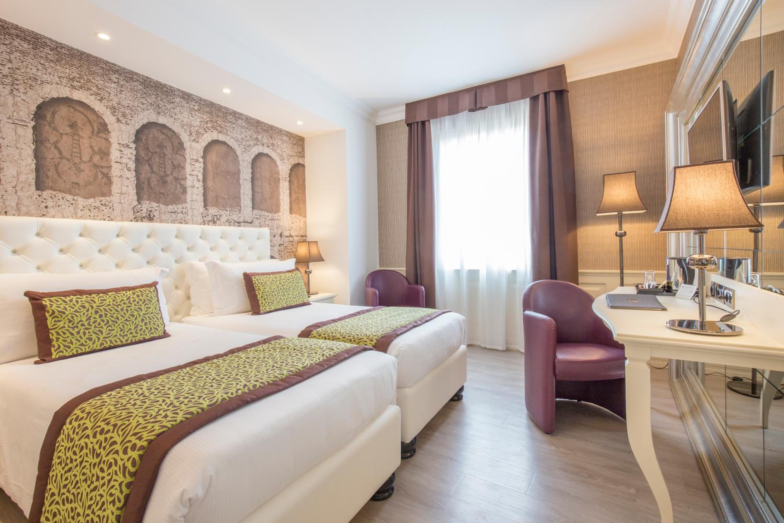 Deluxe Twin Room - Photo 6