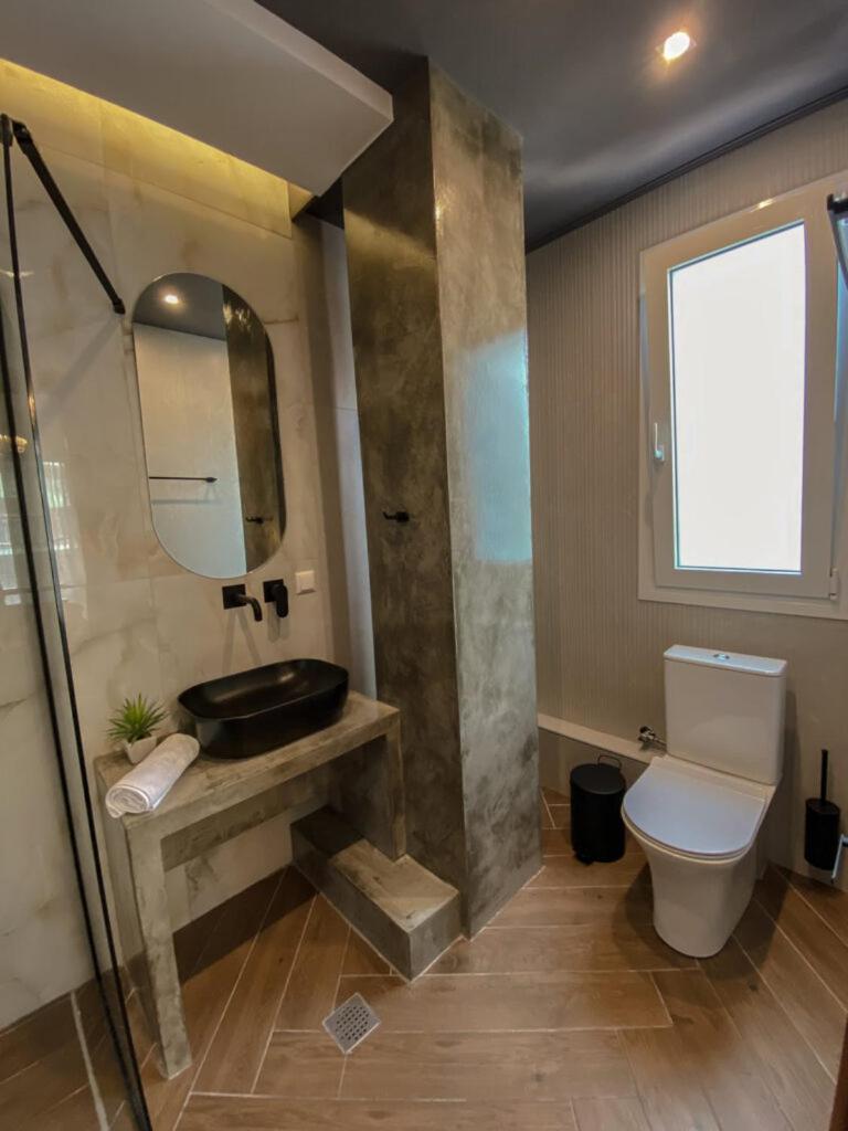 Deluxe Double Room with Balcony photo 3