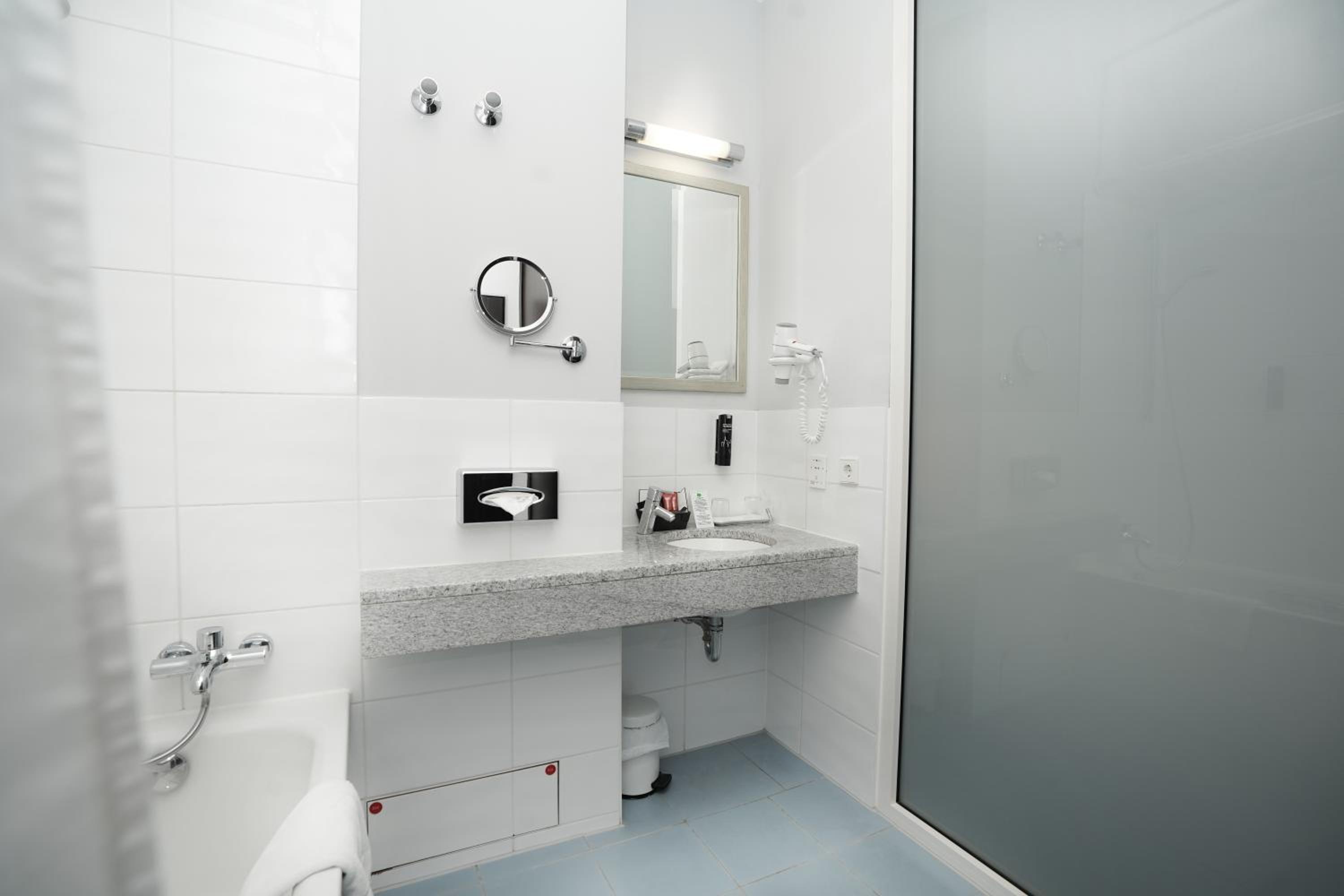 Double Room - Photo 9