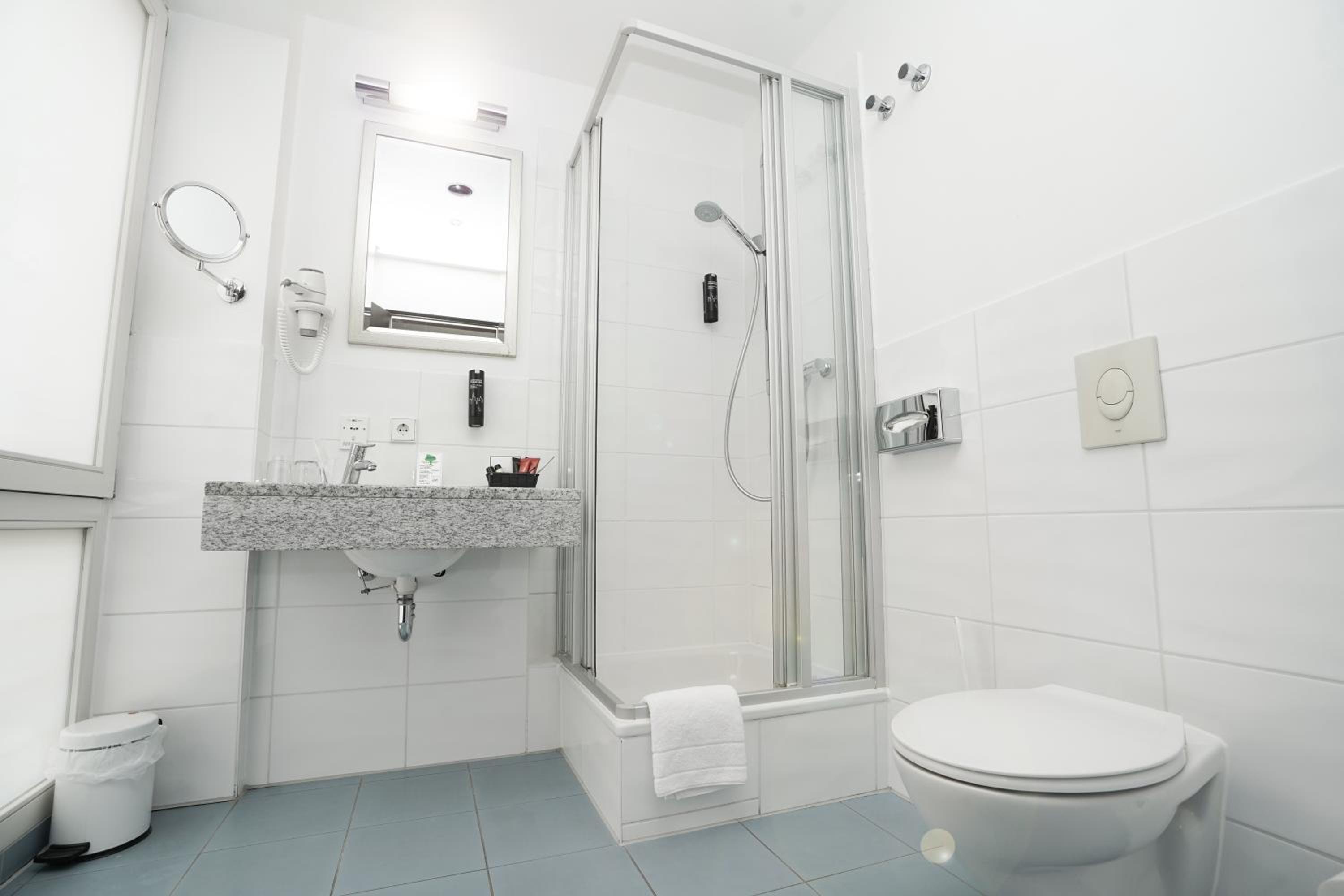 Double Room - Photo 10