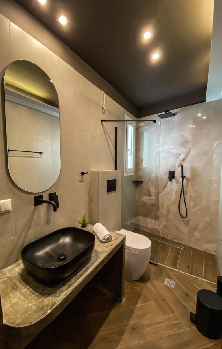 Deluxe Double Room with Balcony photo 2