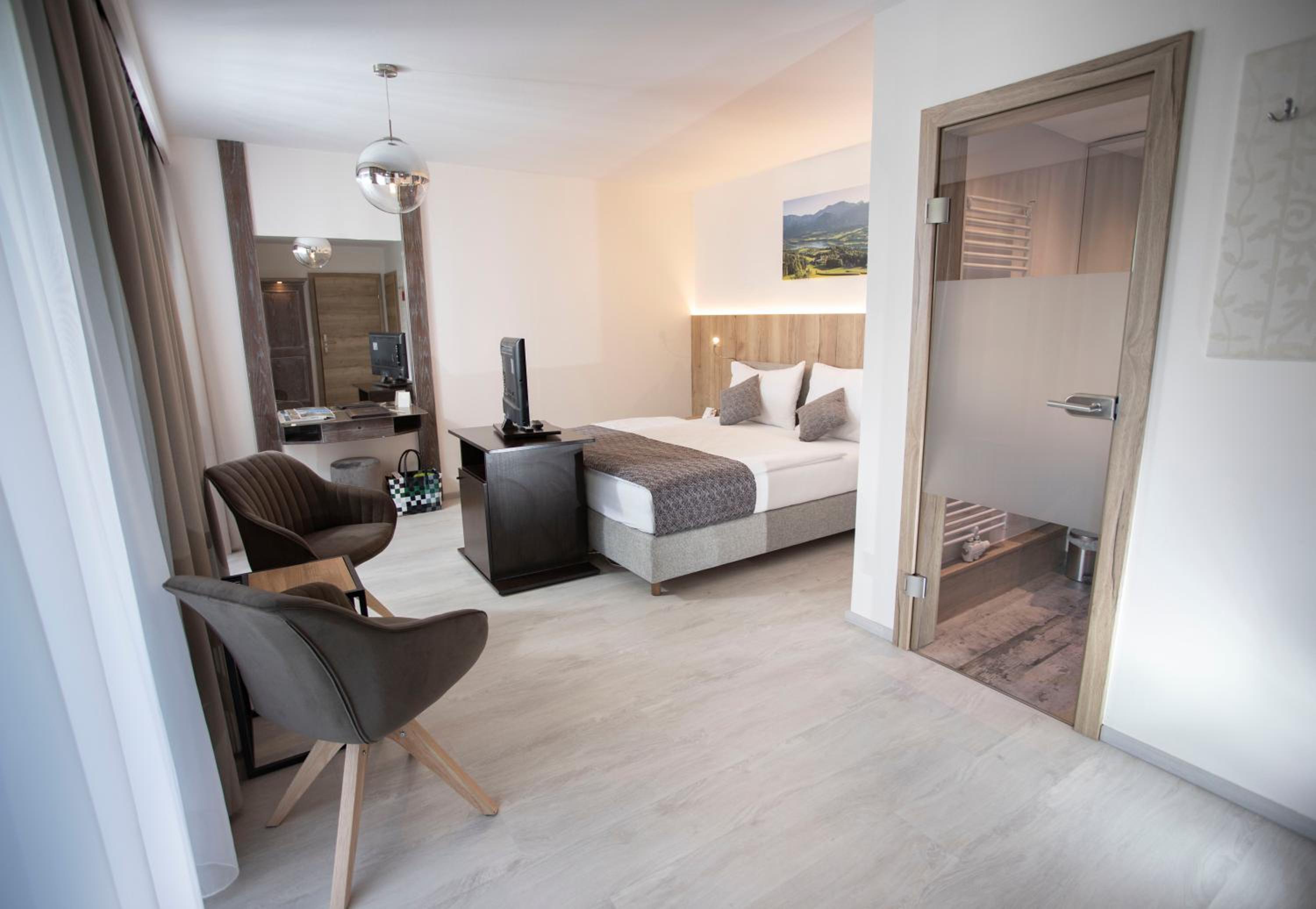 Double Room with Balcony - Photo 1