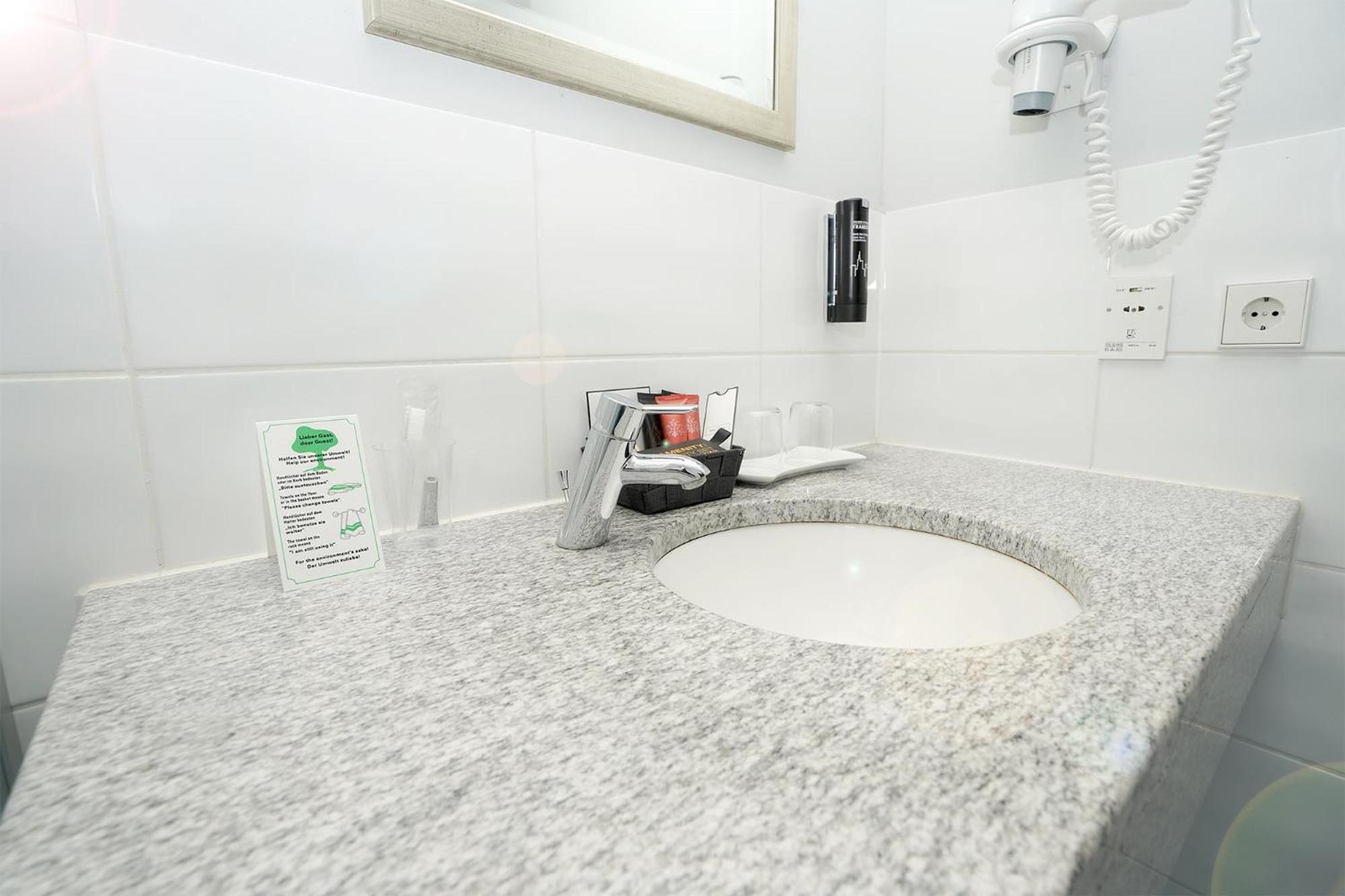 Double Room - Photo 13