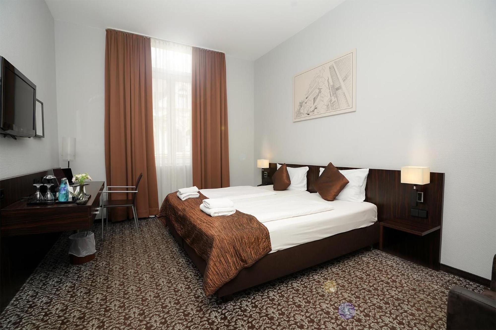 Business Double or Twin Room - Photo 12
