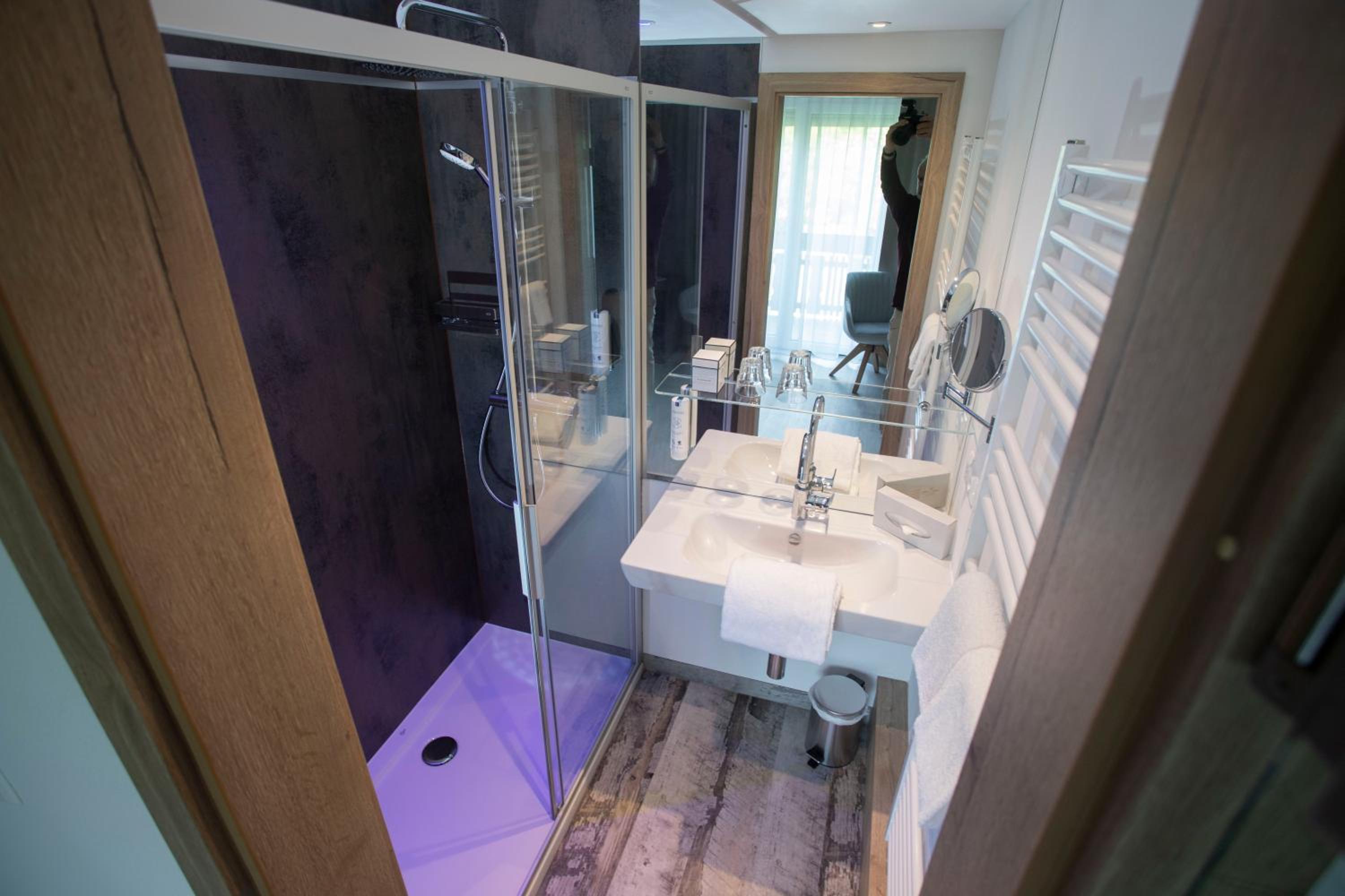 Double Room with Balcony - Photo 5