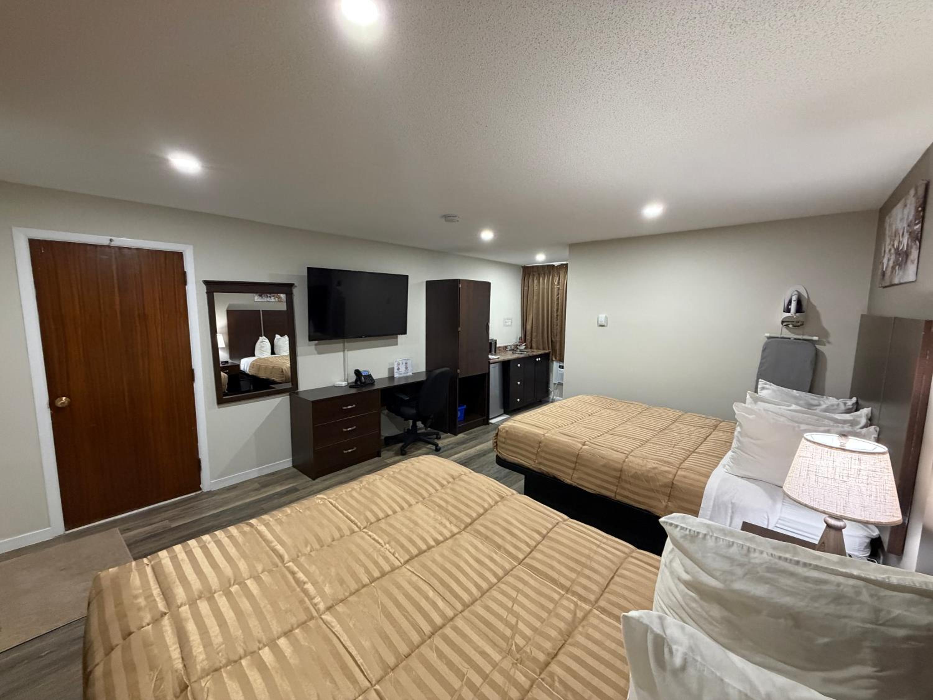 Deluxe Queen Room