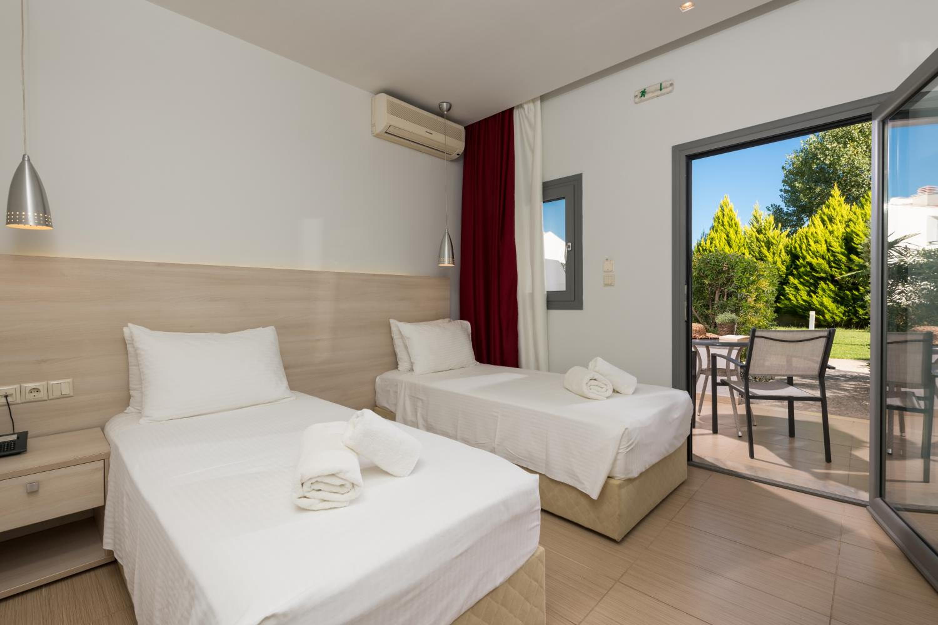 Twin Room with Garden View - Ground Floor photo 2