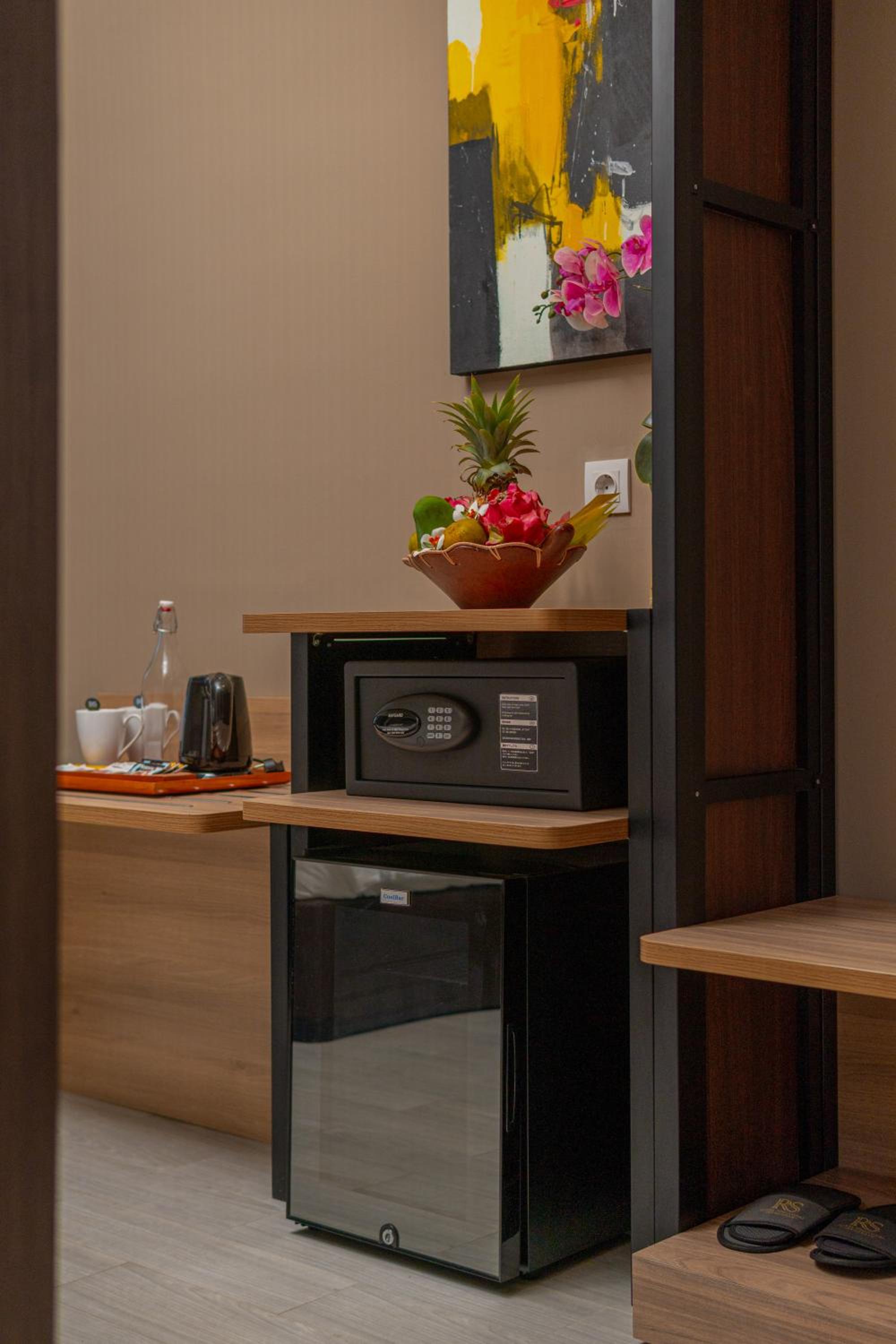 Superior Pool Side Room - Photo 4