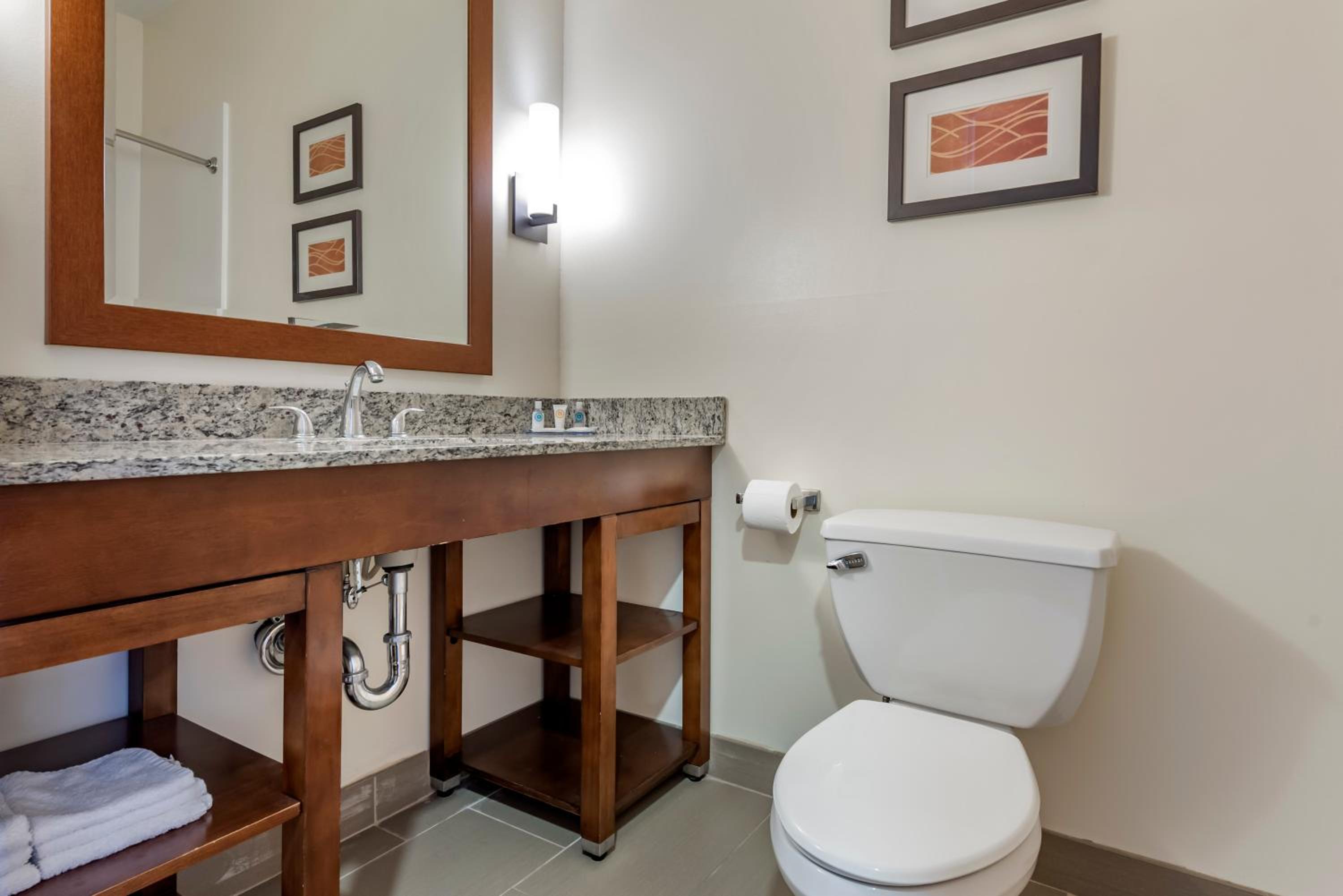 King Suite with Spa Bath photo 2