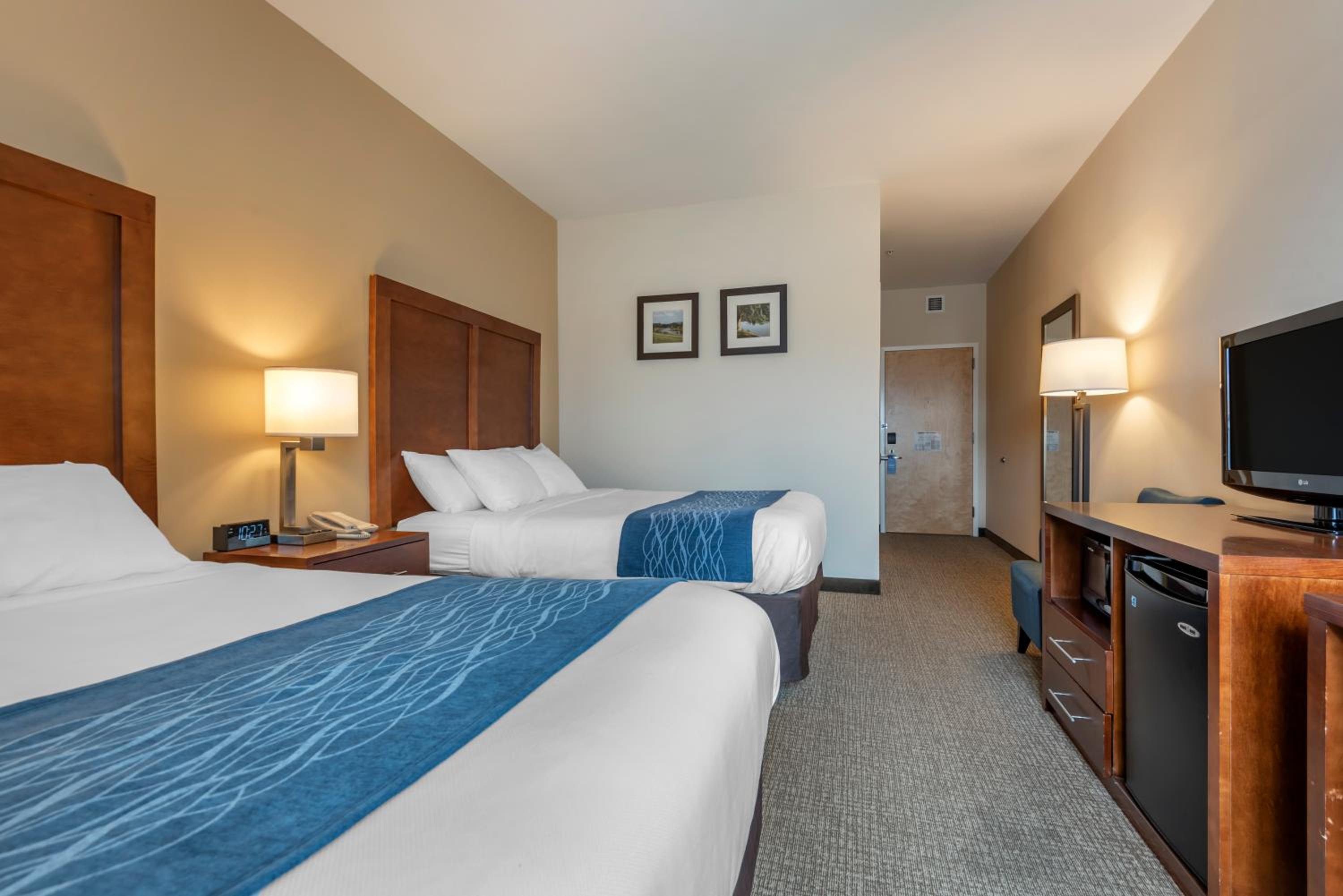 Queen Room with Two Queen Beds - Accessible/Non Smoking photo 2