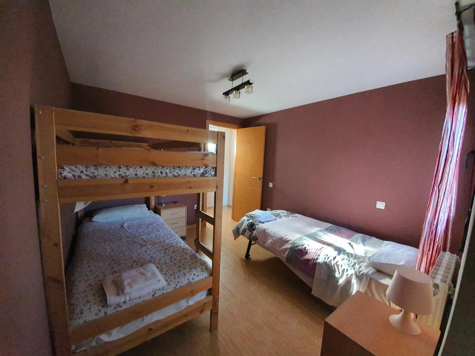 Five-Bedroom House photo 3