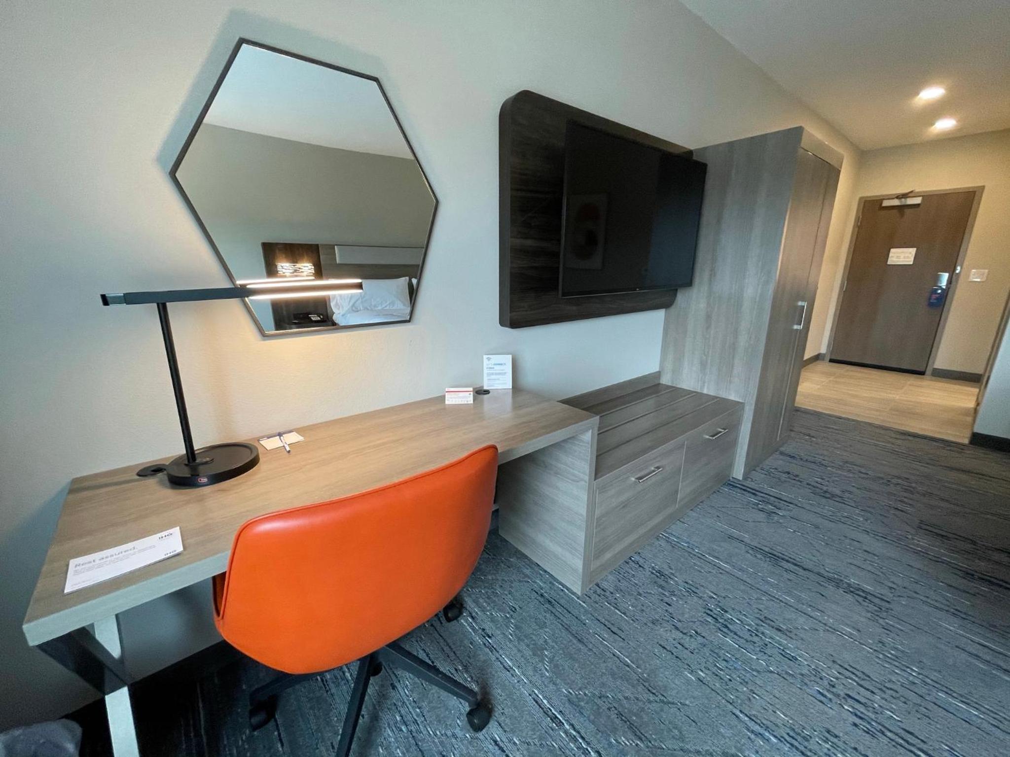 Standard King Room with Walk-In Shower - Photo 1