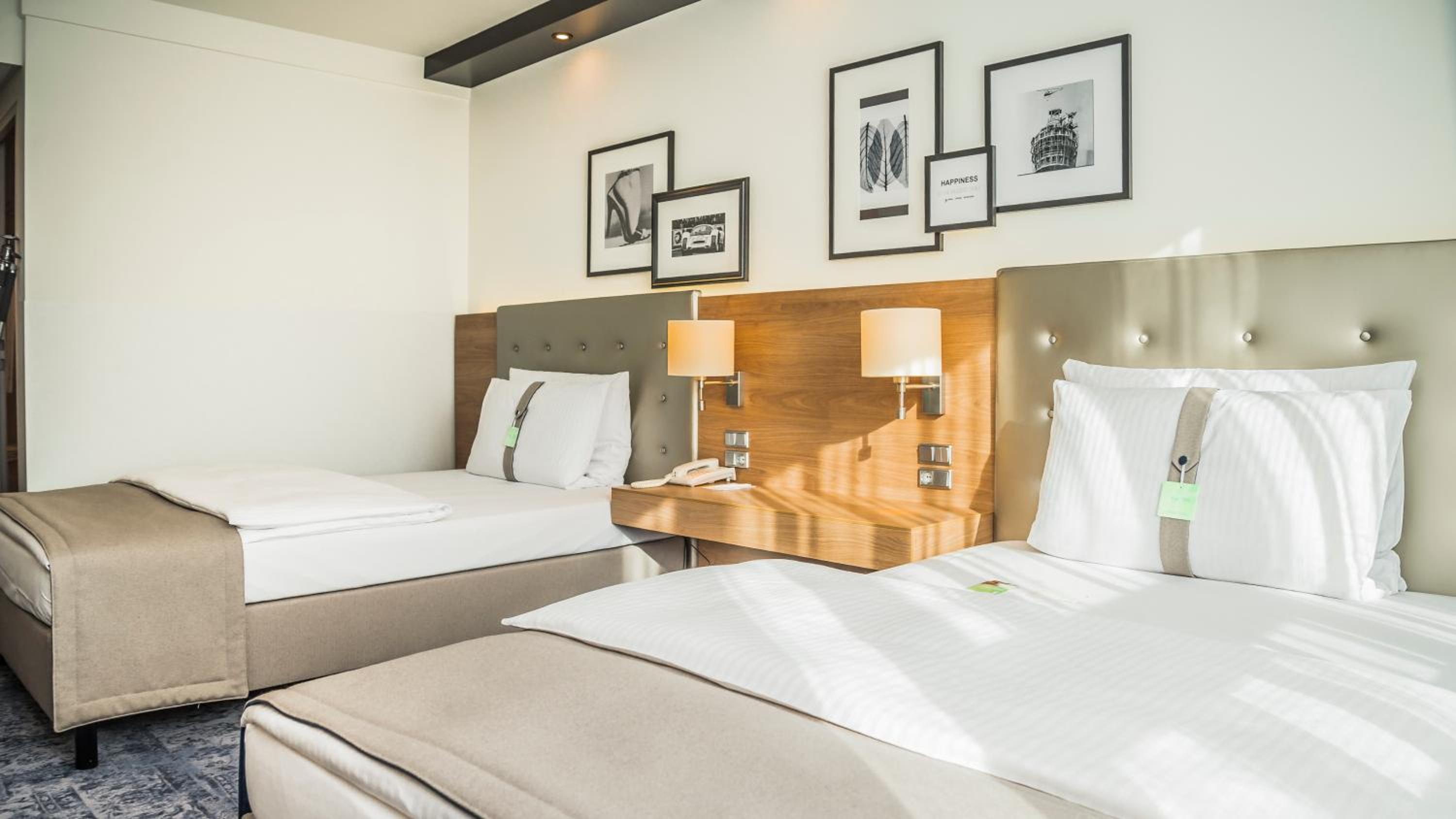 Double Room with Two Double Beds - Non-Smoking - Photo 3
