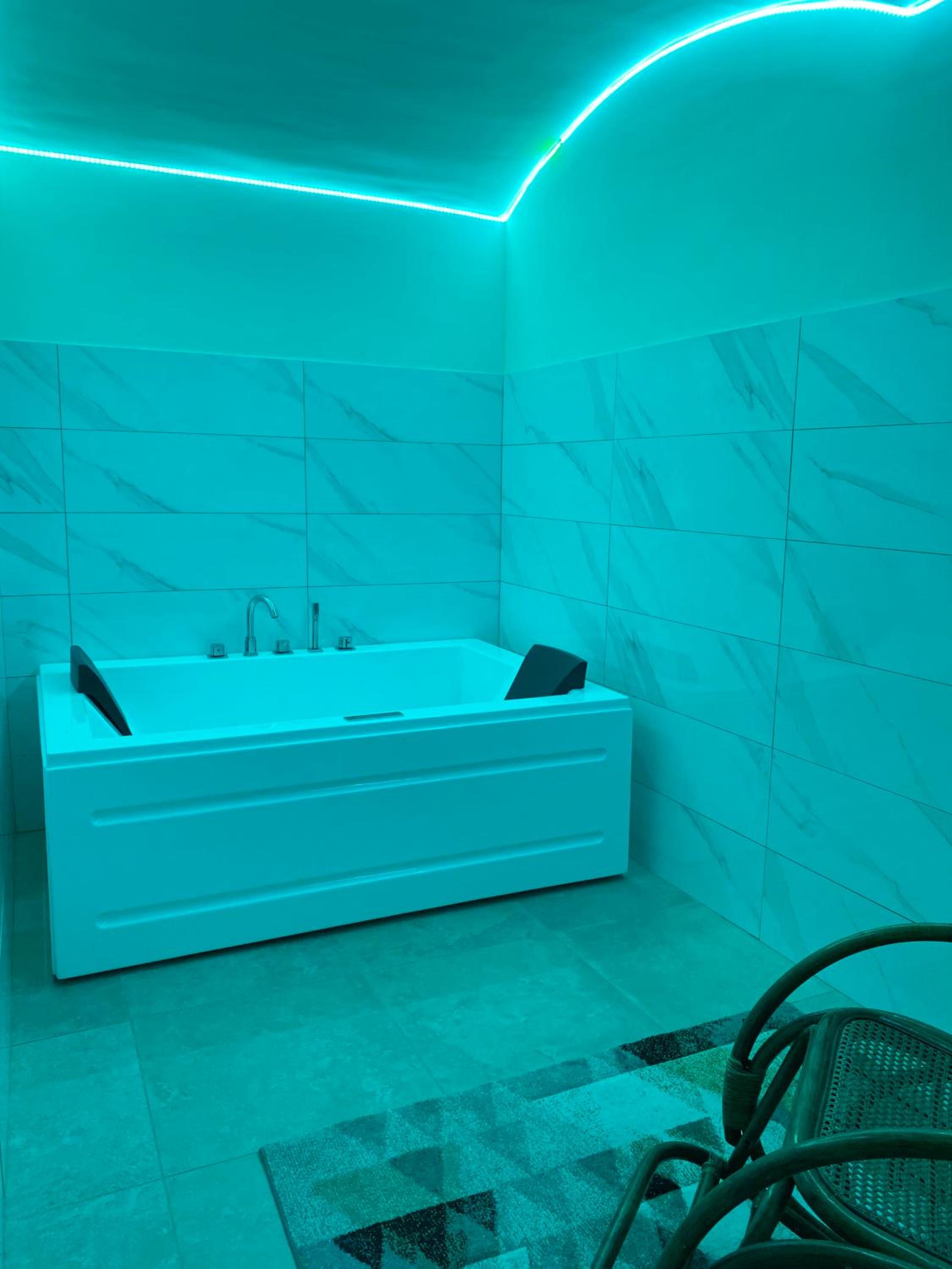 Suite with Hot Tub - Photo 1