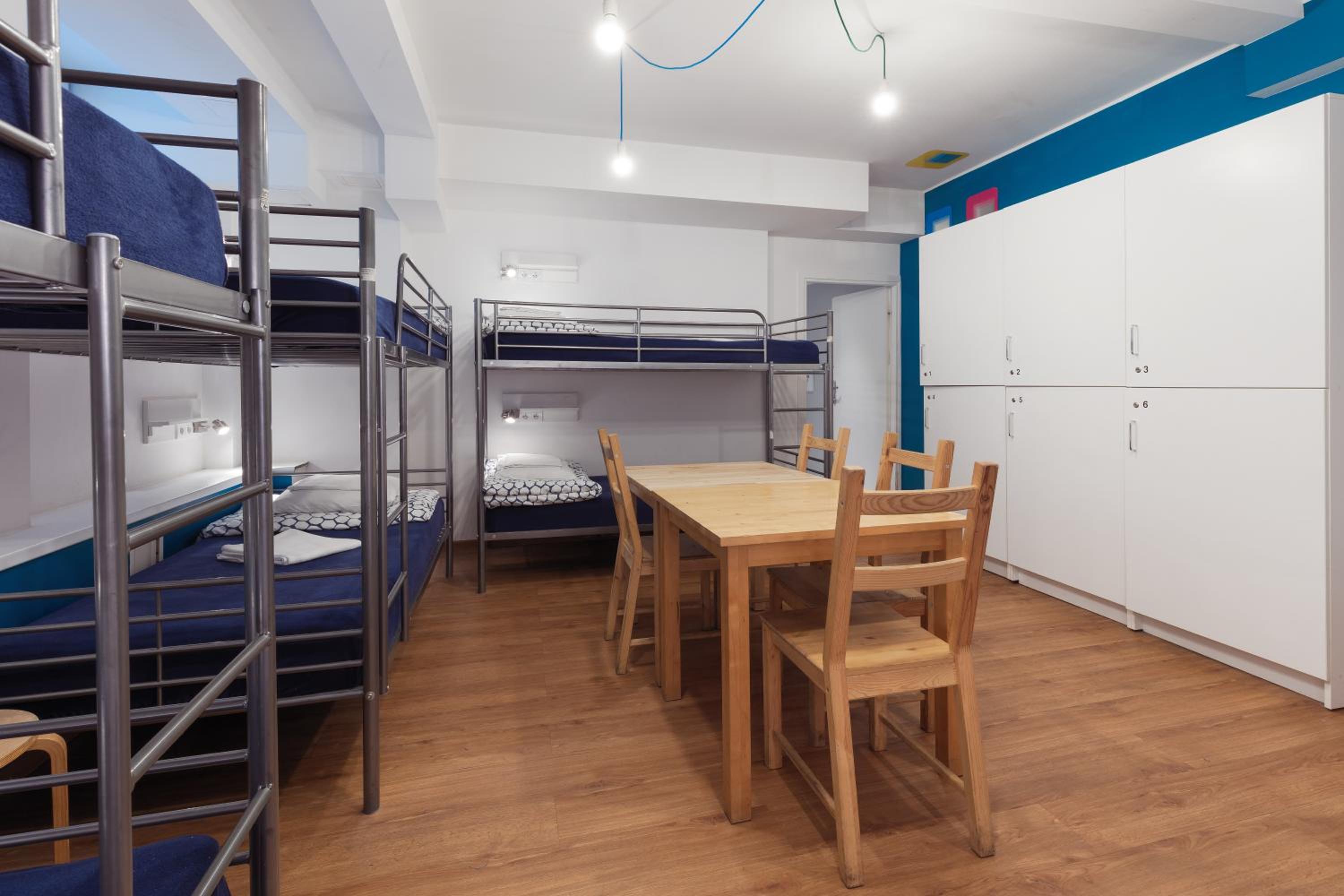 Bed in 8-Bed Dormitory Room with Bathroom