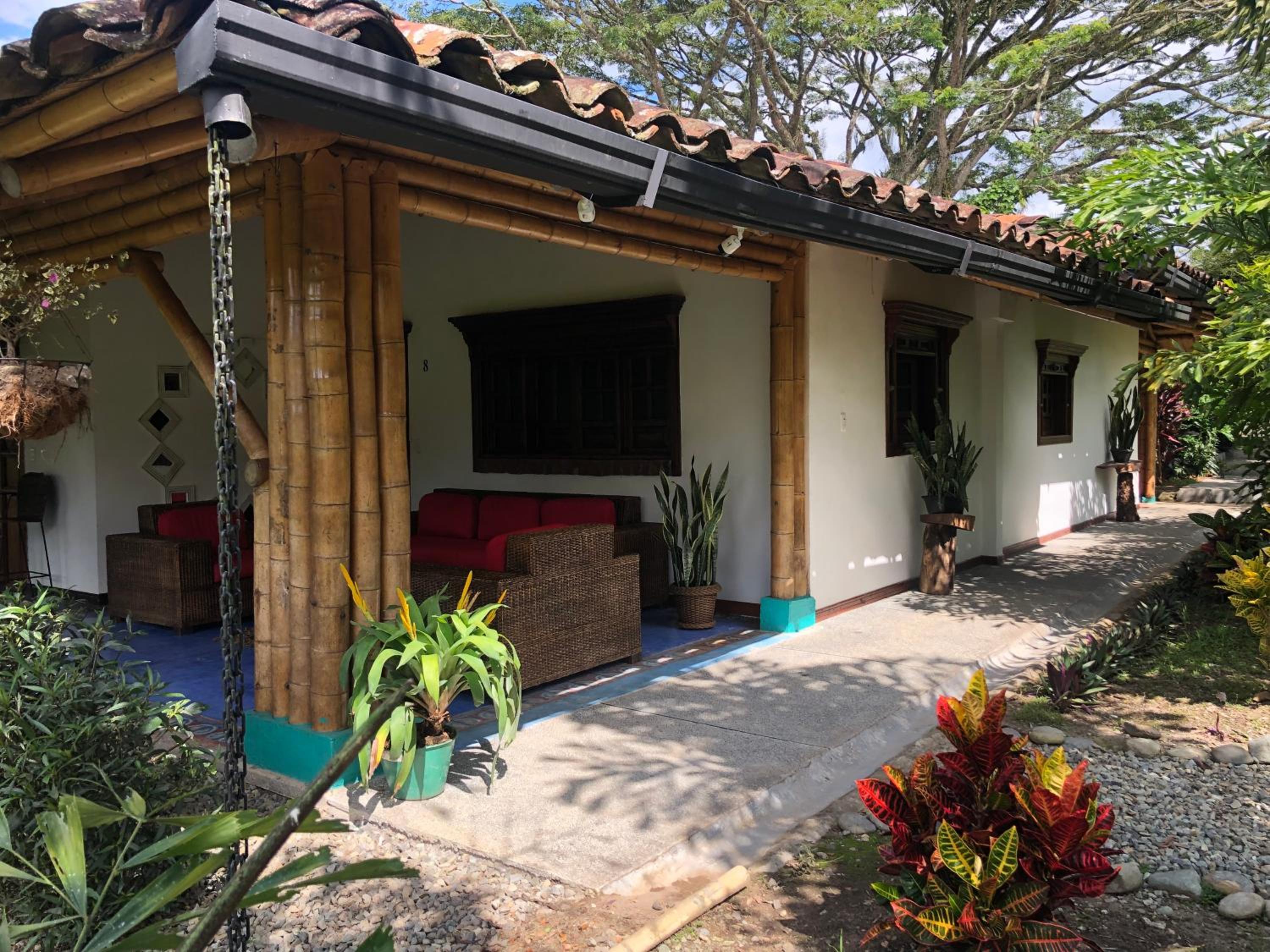 Seven-Bedroom House photo 2