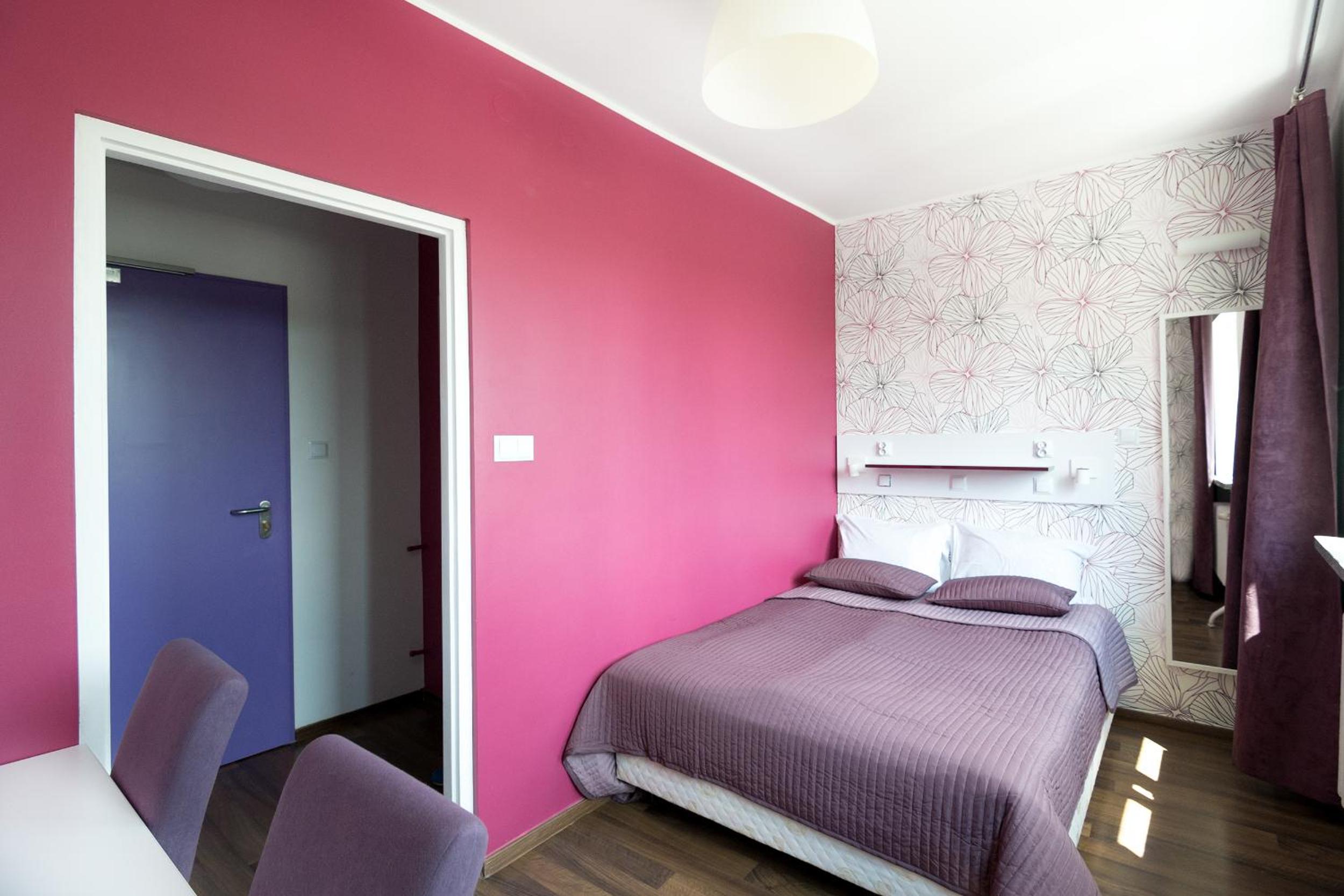 Single Room with Private Bathroom thumbnail 5