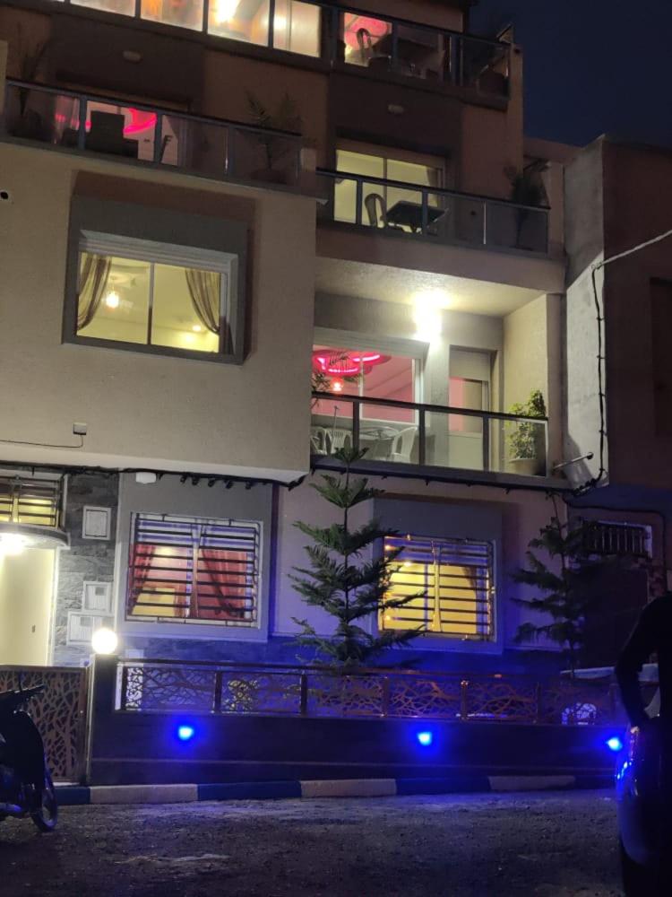 Apartment with Balcony - Photo 2