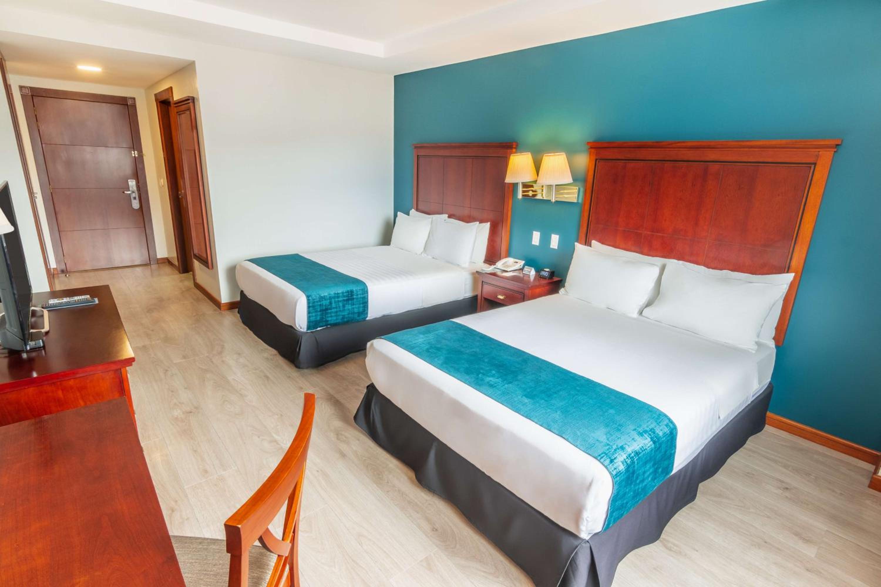 Standard Twin, 2 Twin Beds - Non-Smoking photo 2
