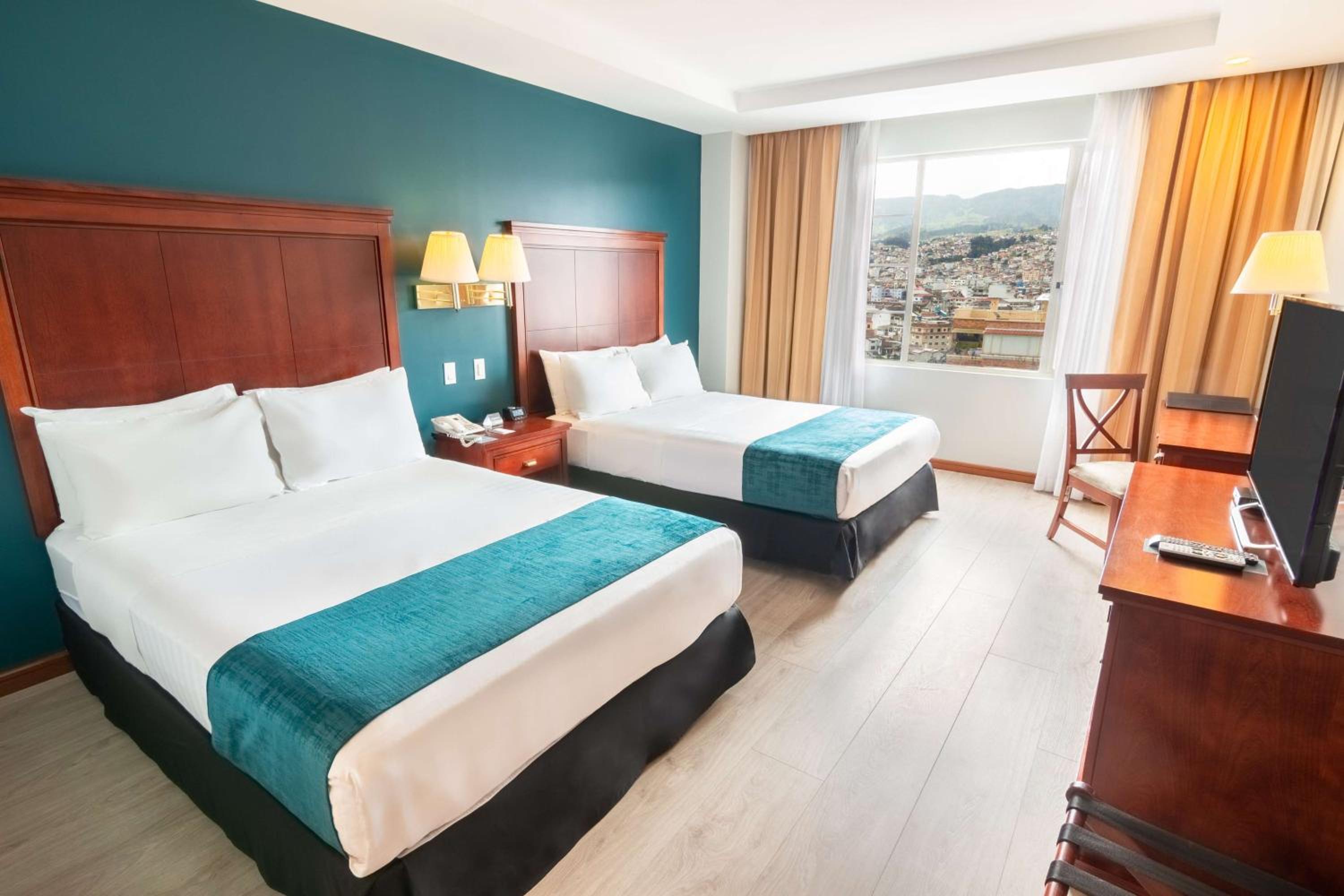 Standard Twin, 2 Twin Beds - Non-Smoking photo 1