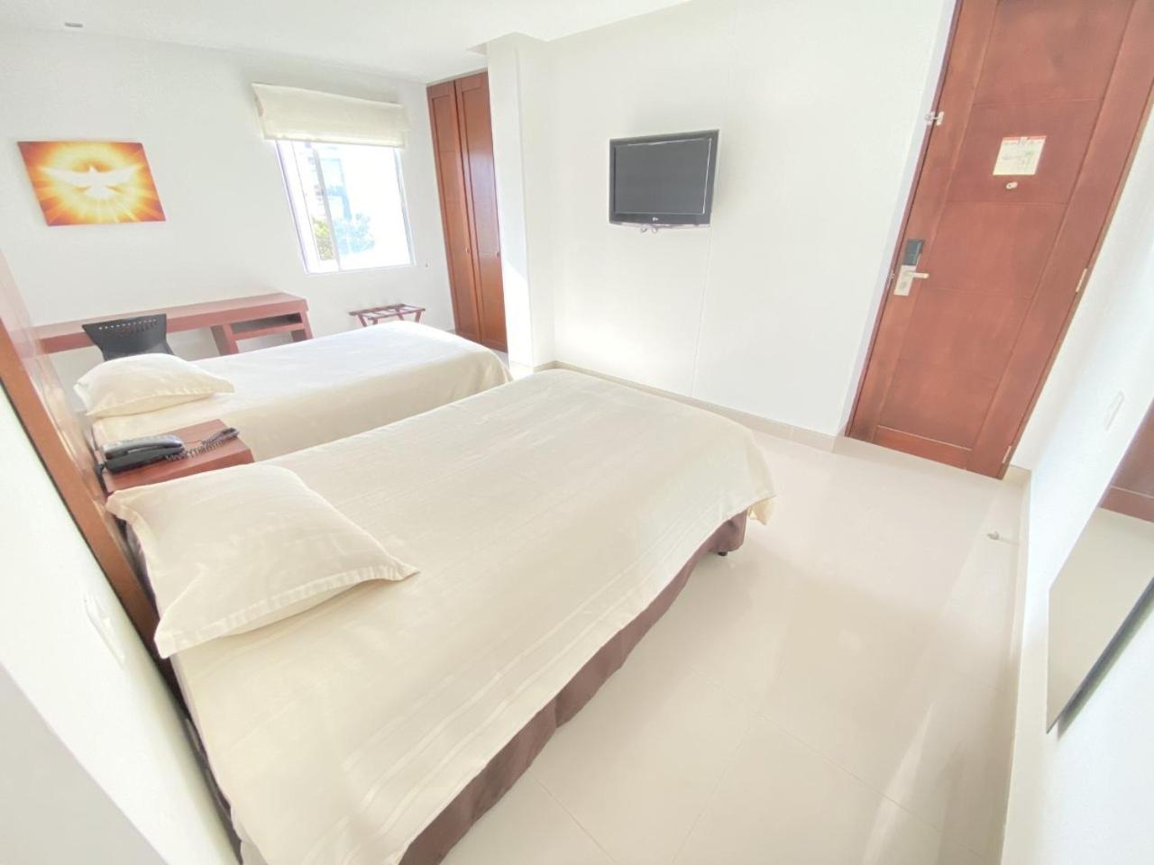 Standard Twin Room photo 2