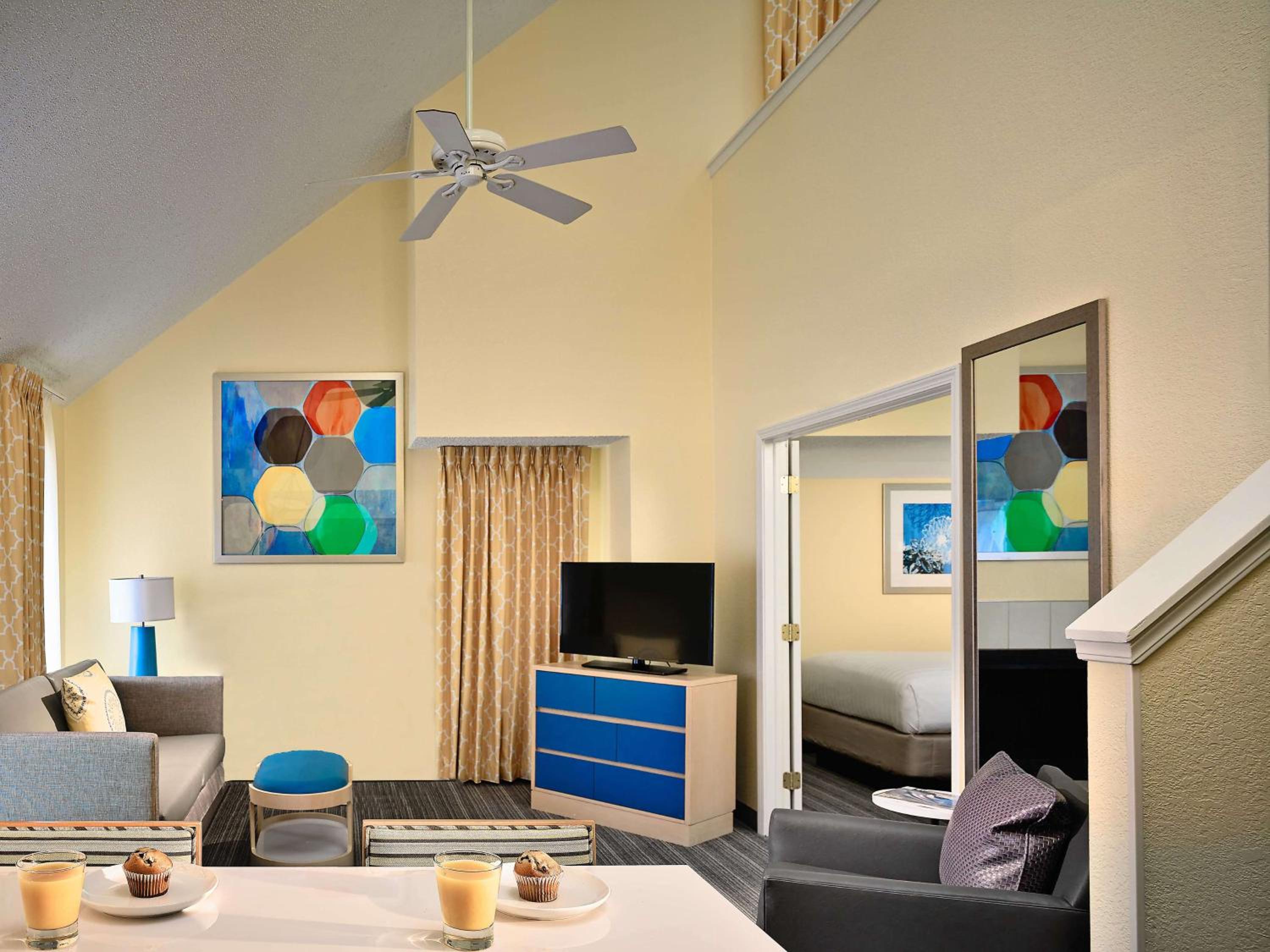 Two Bedroom Loft Suite - King + Two Doubles - Photo 6