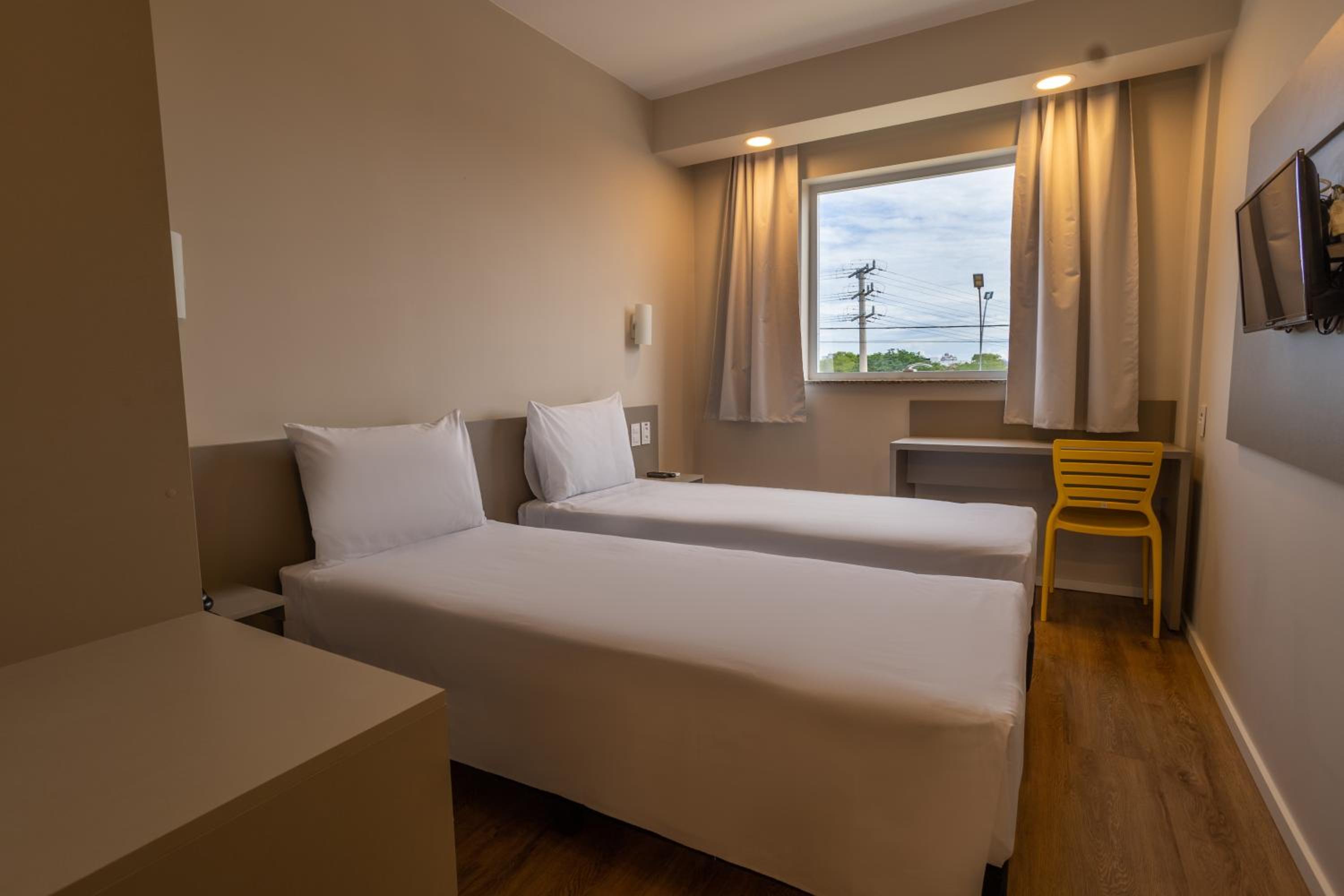 Standard Twin Room - Photo 2