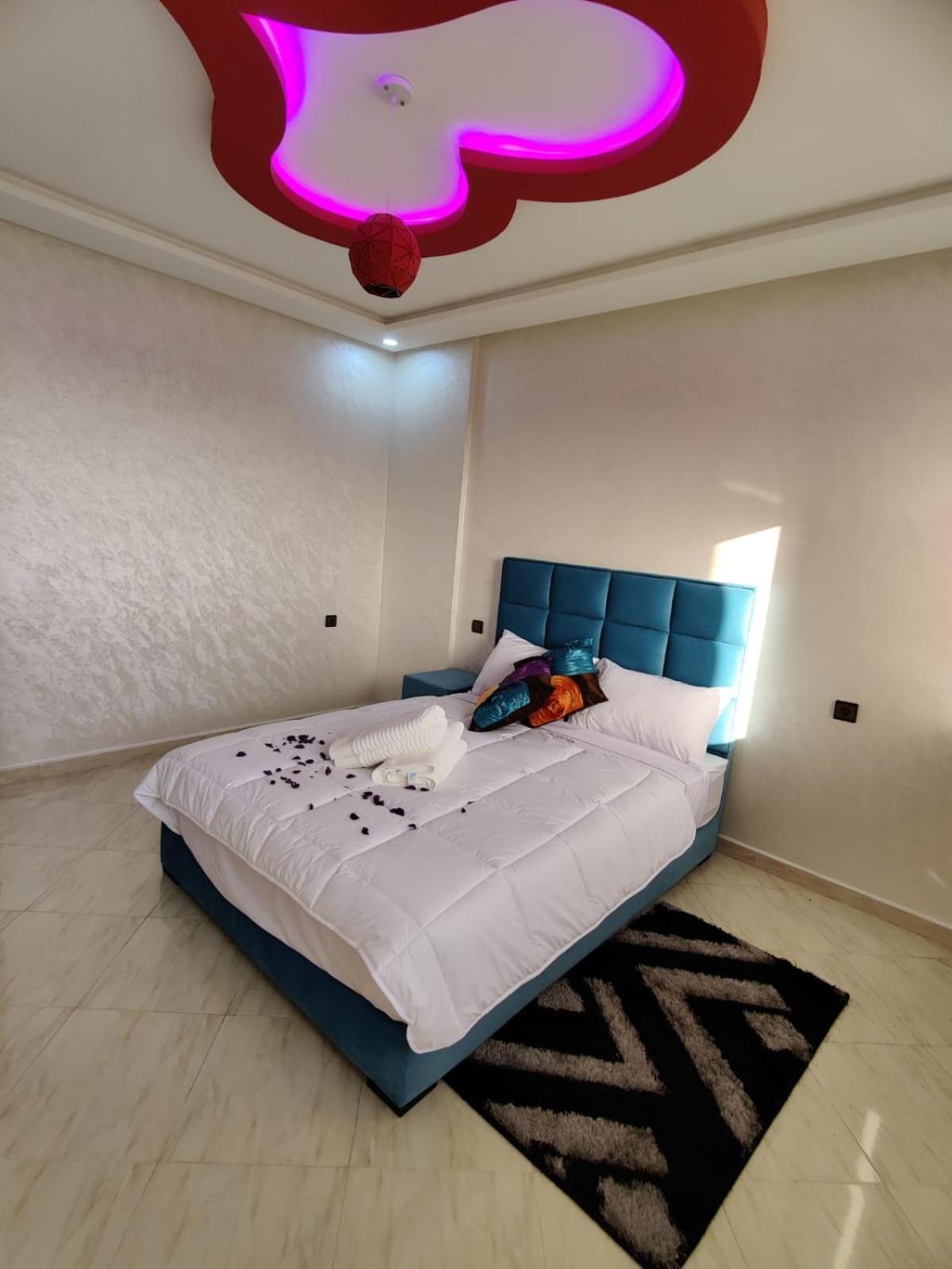 Apartment with Balcony - Photo 7