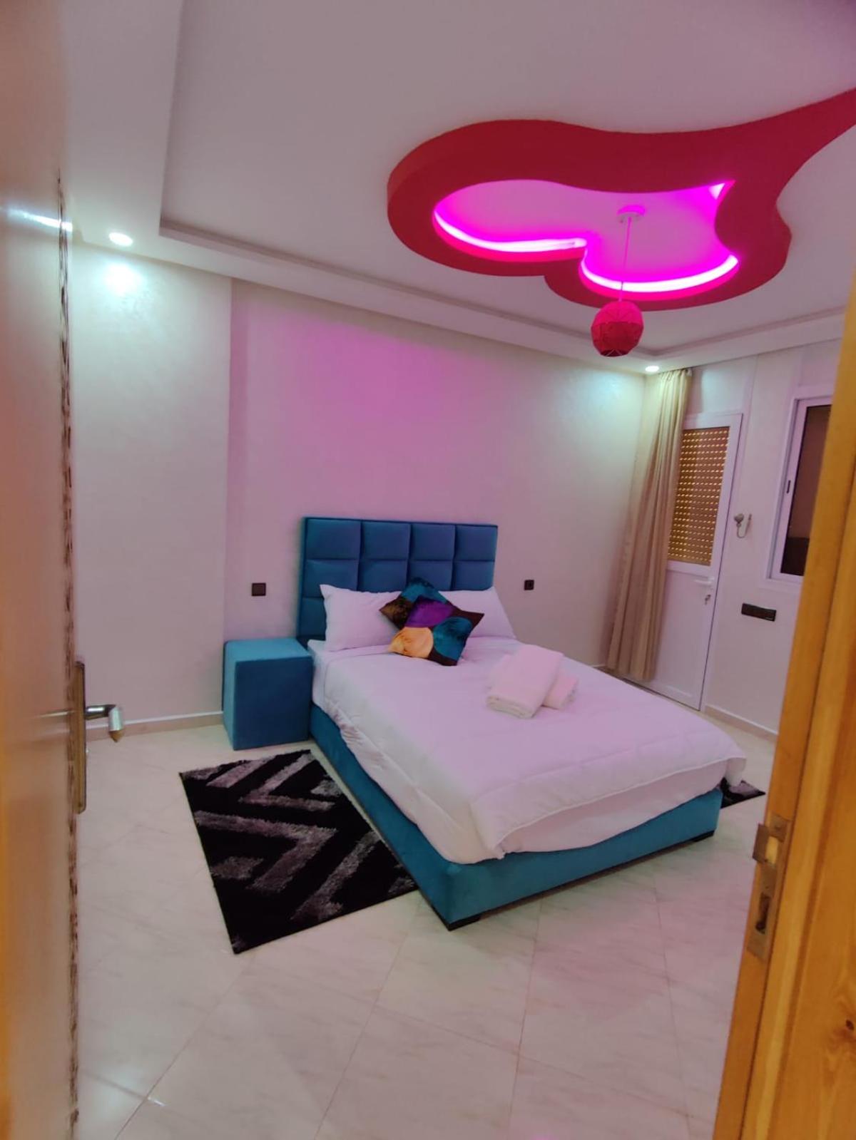 Apartment with Balcony - Photo 5