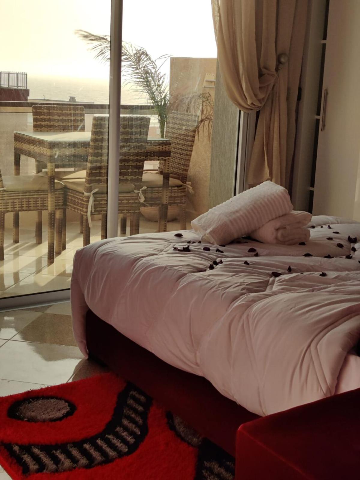 Apartment with Sea View - Photo 2