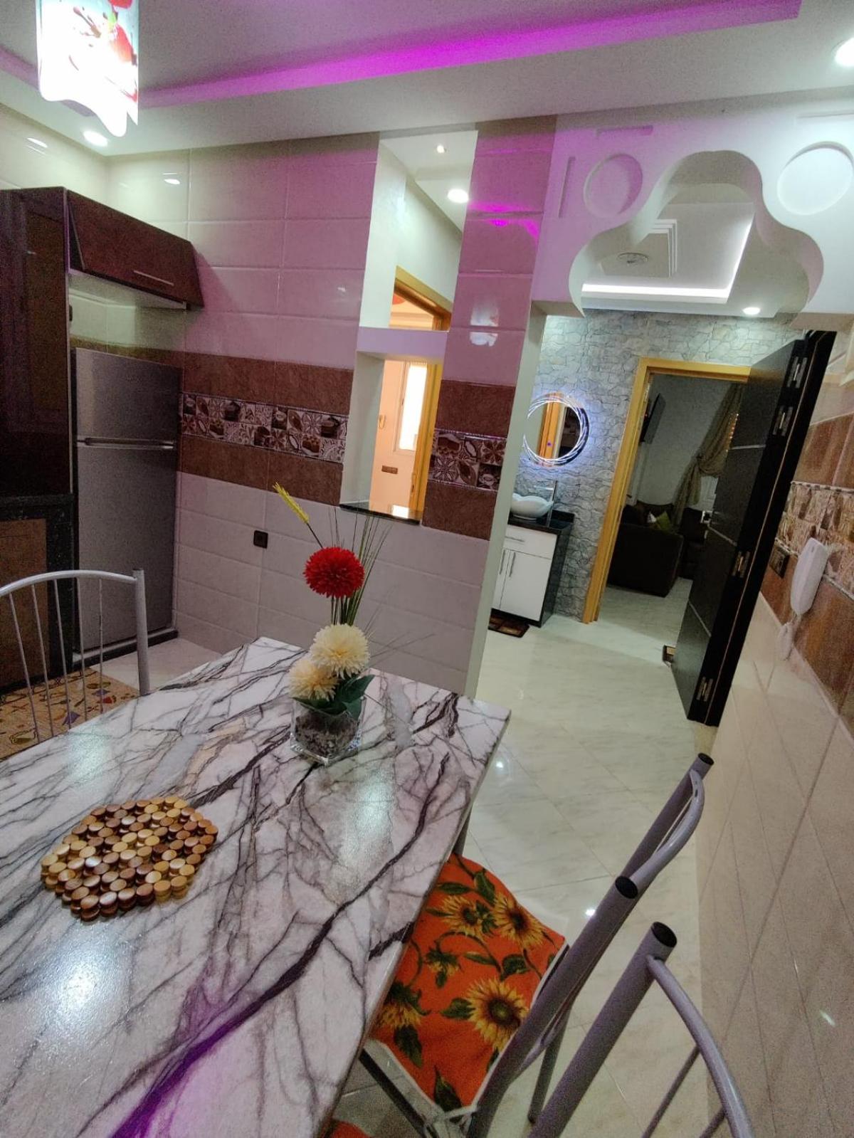 Apartment with Balcony - Photo 4