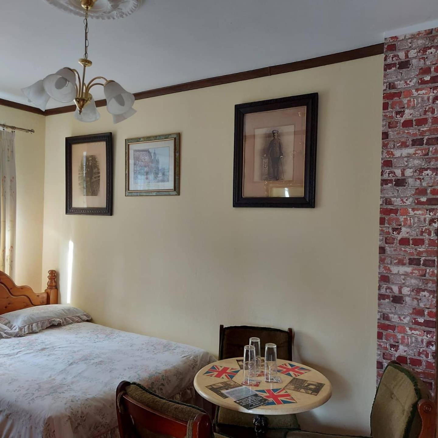 Triple Room with Private Bathroom photo 2