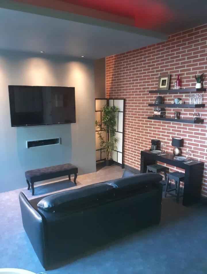 One-Bedroom Apartment - Photo 2