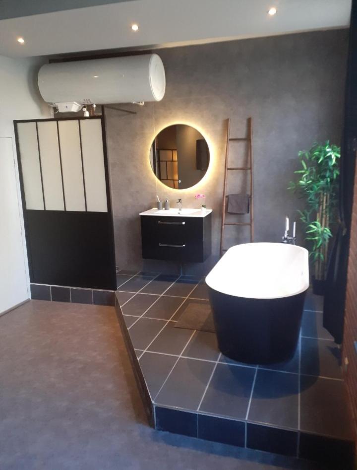 One-Bedroom Apartment - Photo 3
