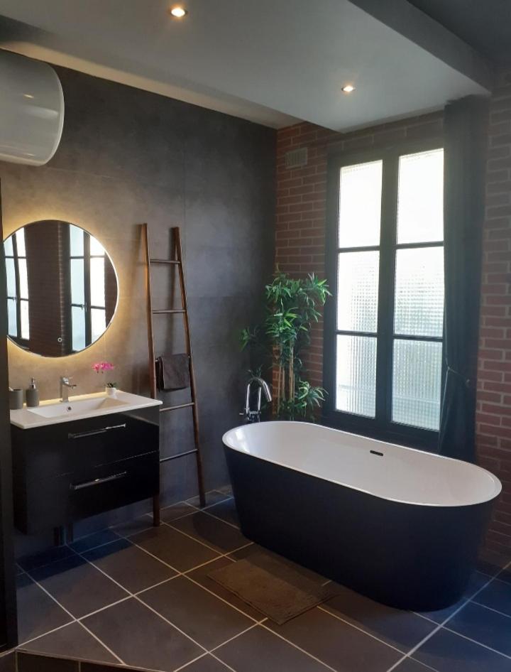 One-Bedroom Apartment - Photo 4