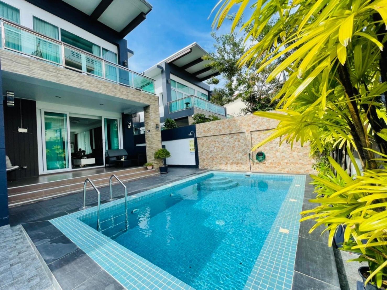 Villa with Private Pool - Photo 42