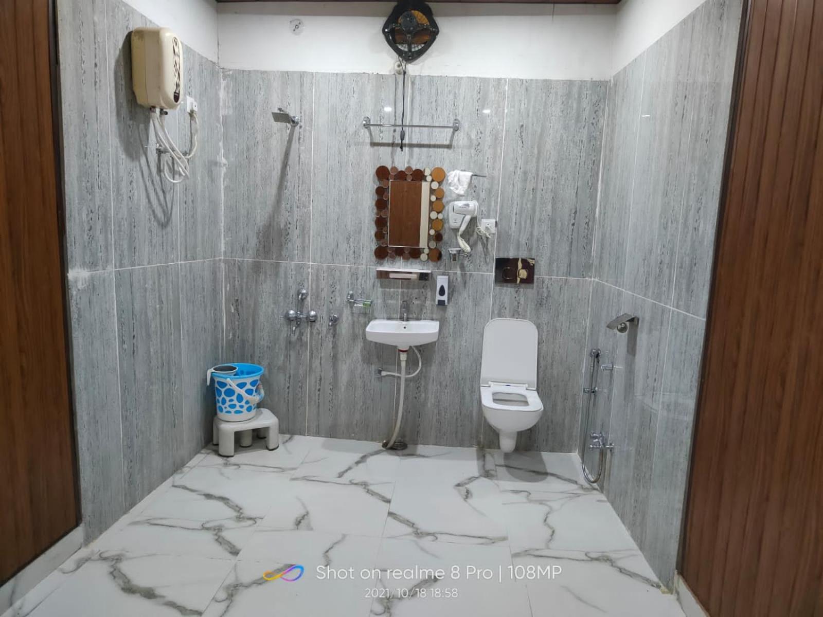 Double Room with Mountain View - Photo 16