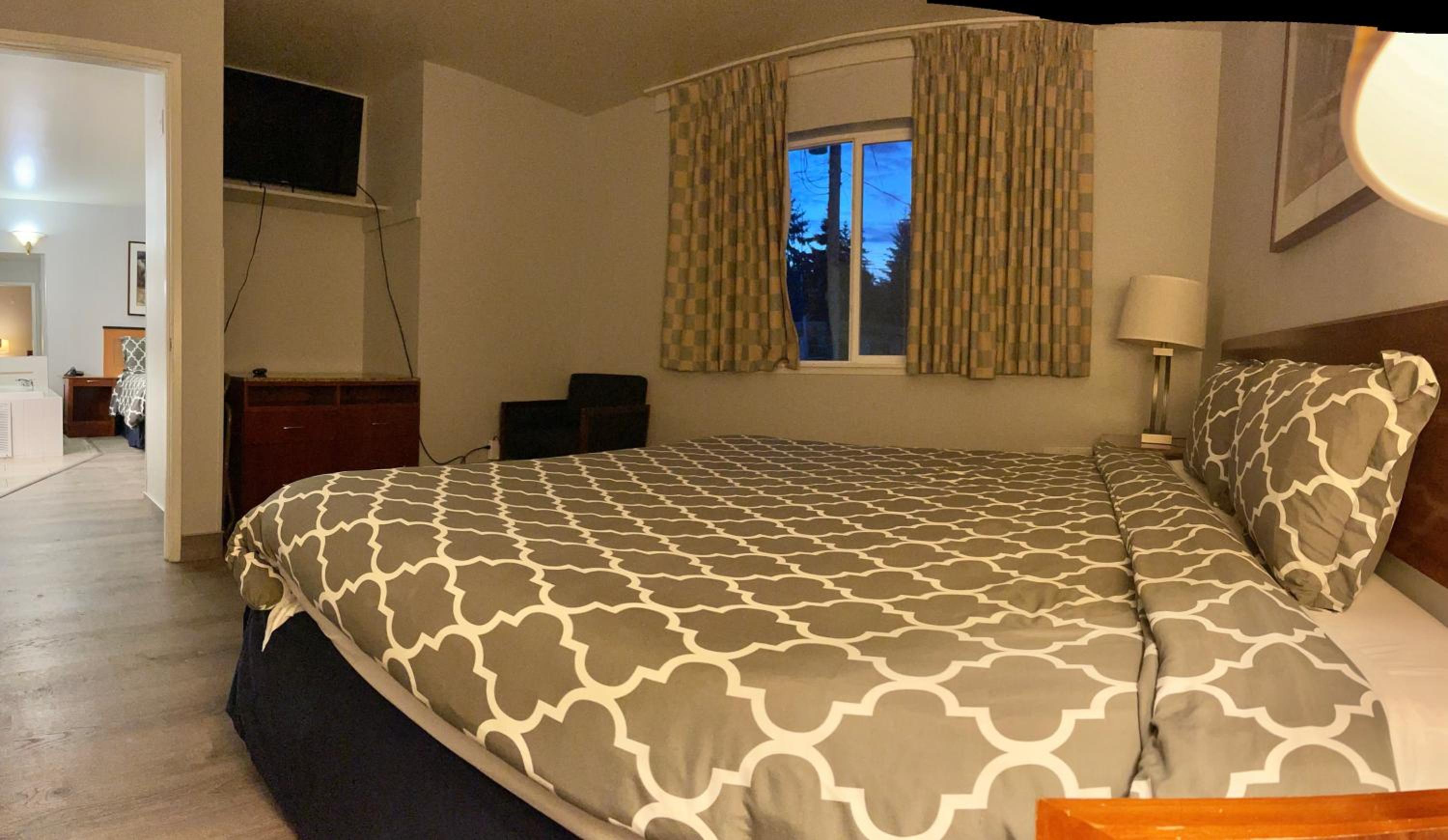 Deluxe Suite photo 2