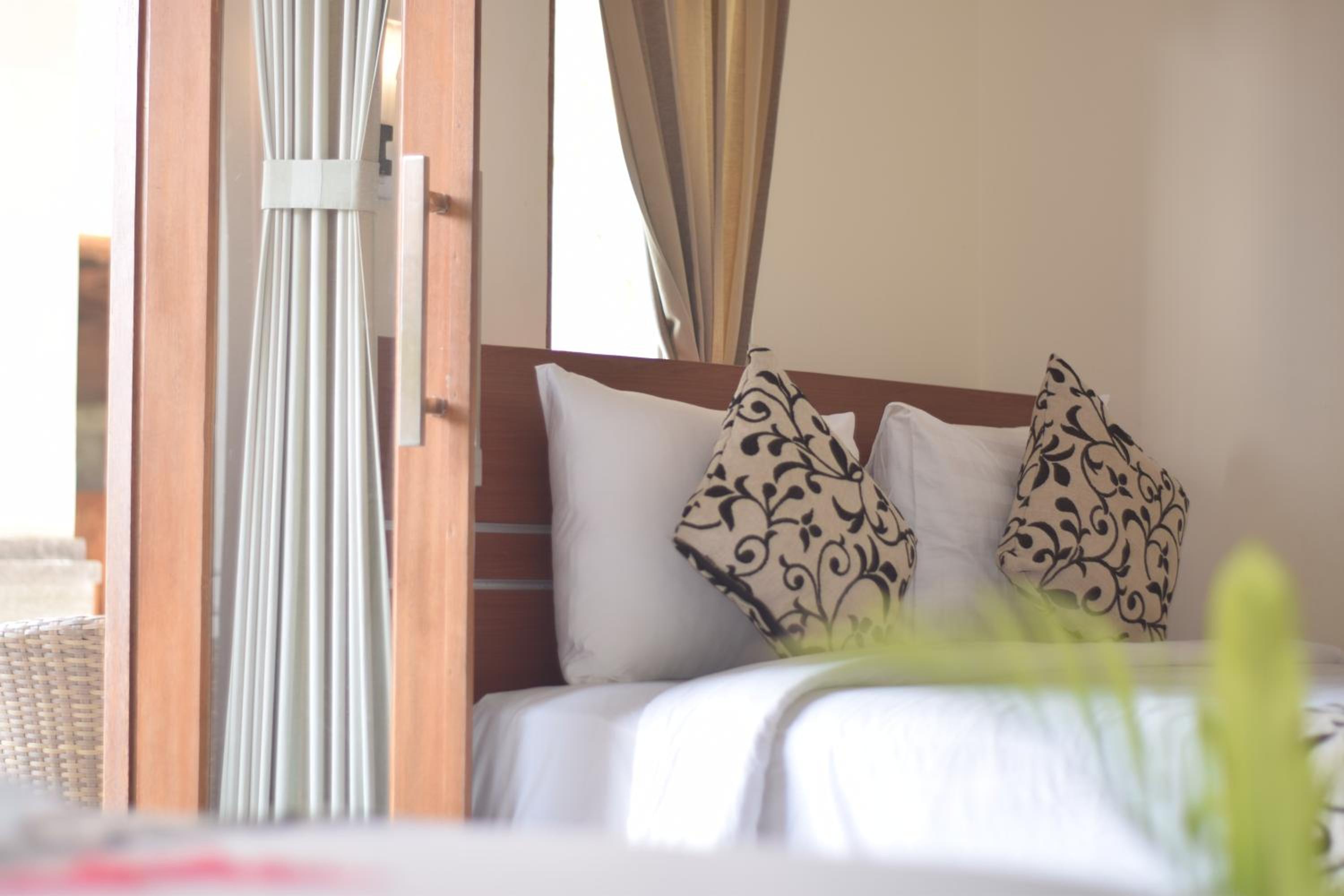 Deluxe Double Room - Photo 9