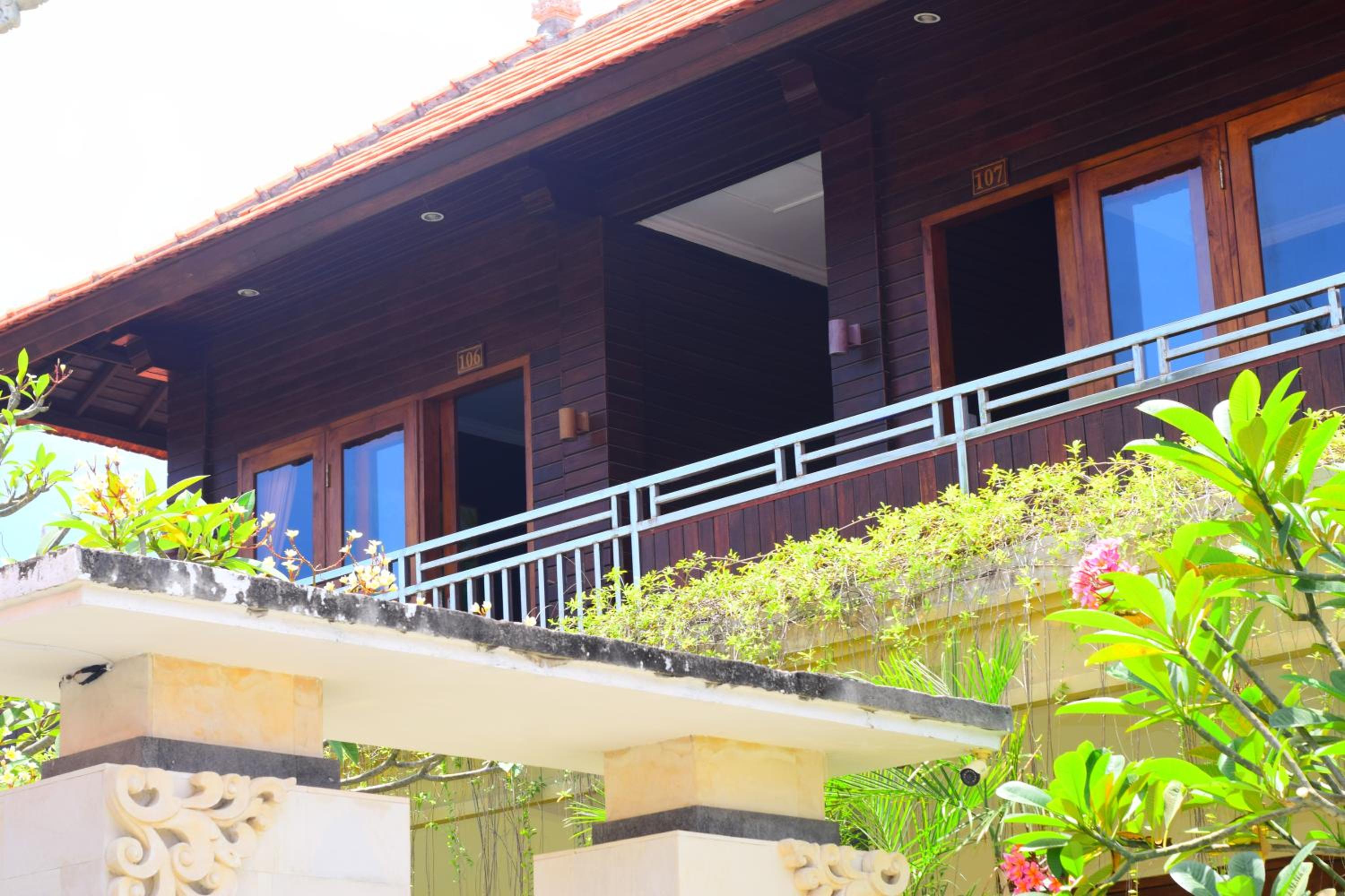 Double Room with Balcony - Photo 16