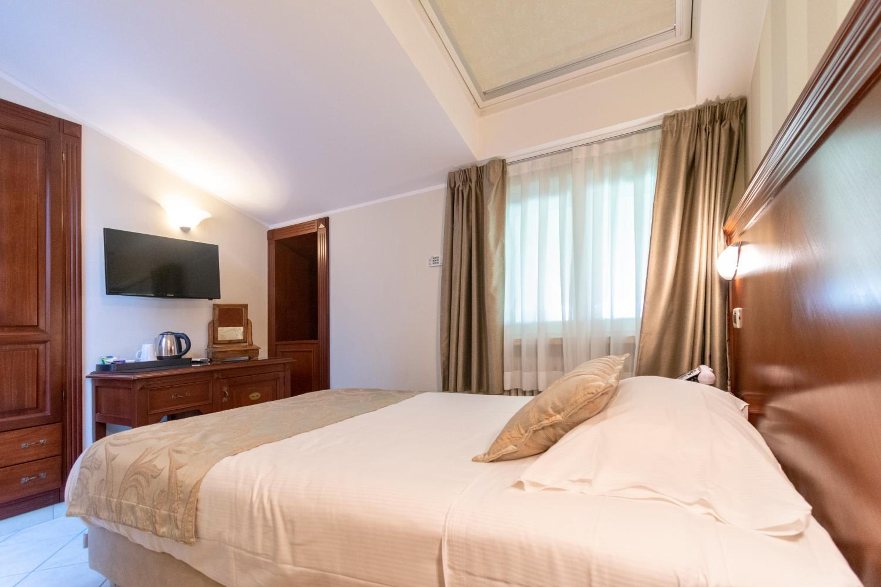 Small Single Room photo 3