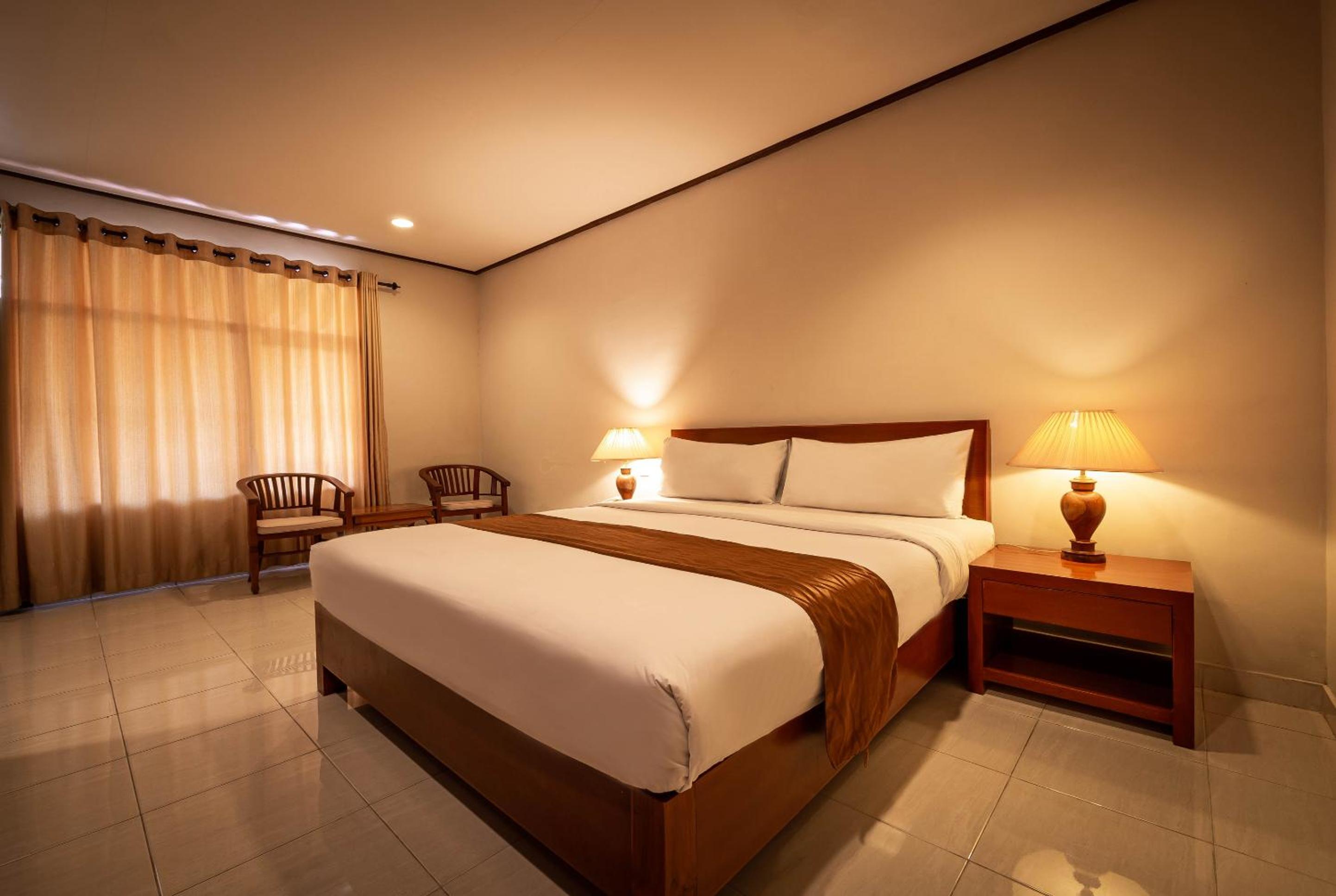 Deluxe Double or Twin Room with Pool View - Photo 1