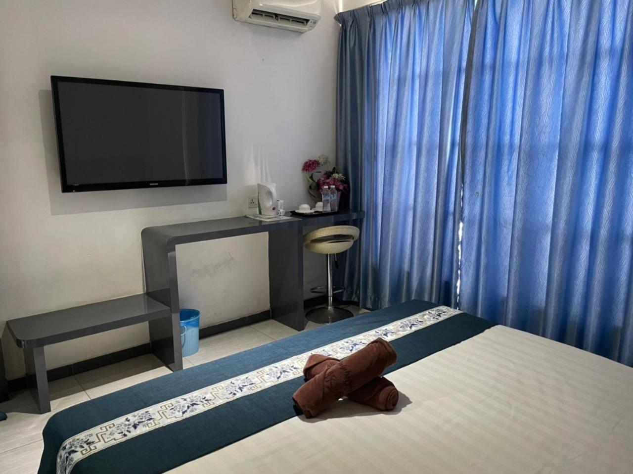 Deluxe King Room - Photo 4