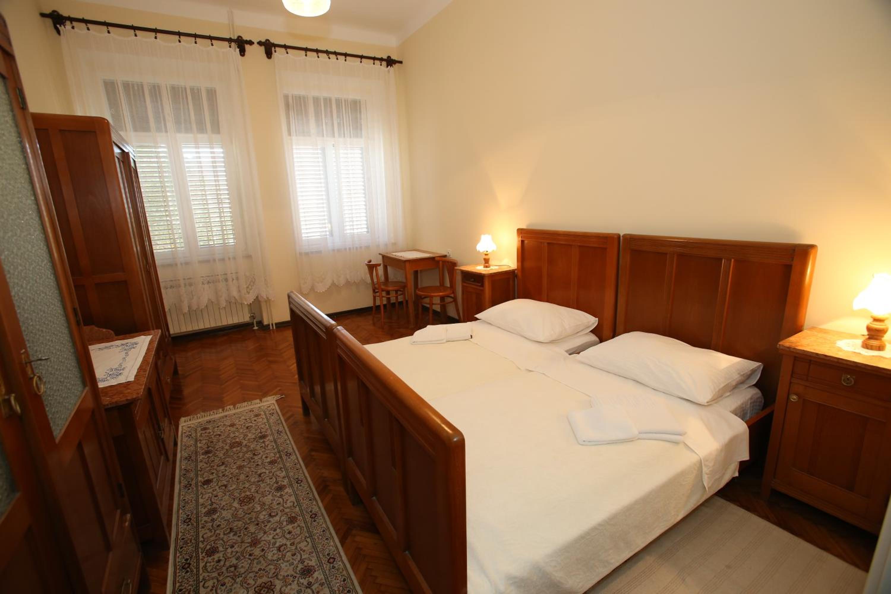Double or Twin Room with Private External Bathroom - Photo 1